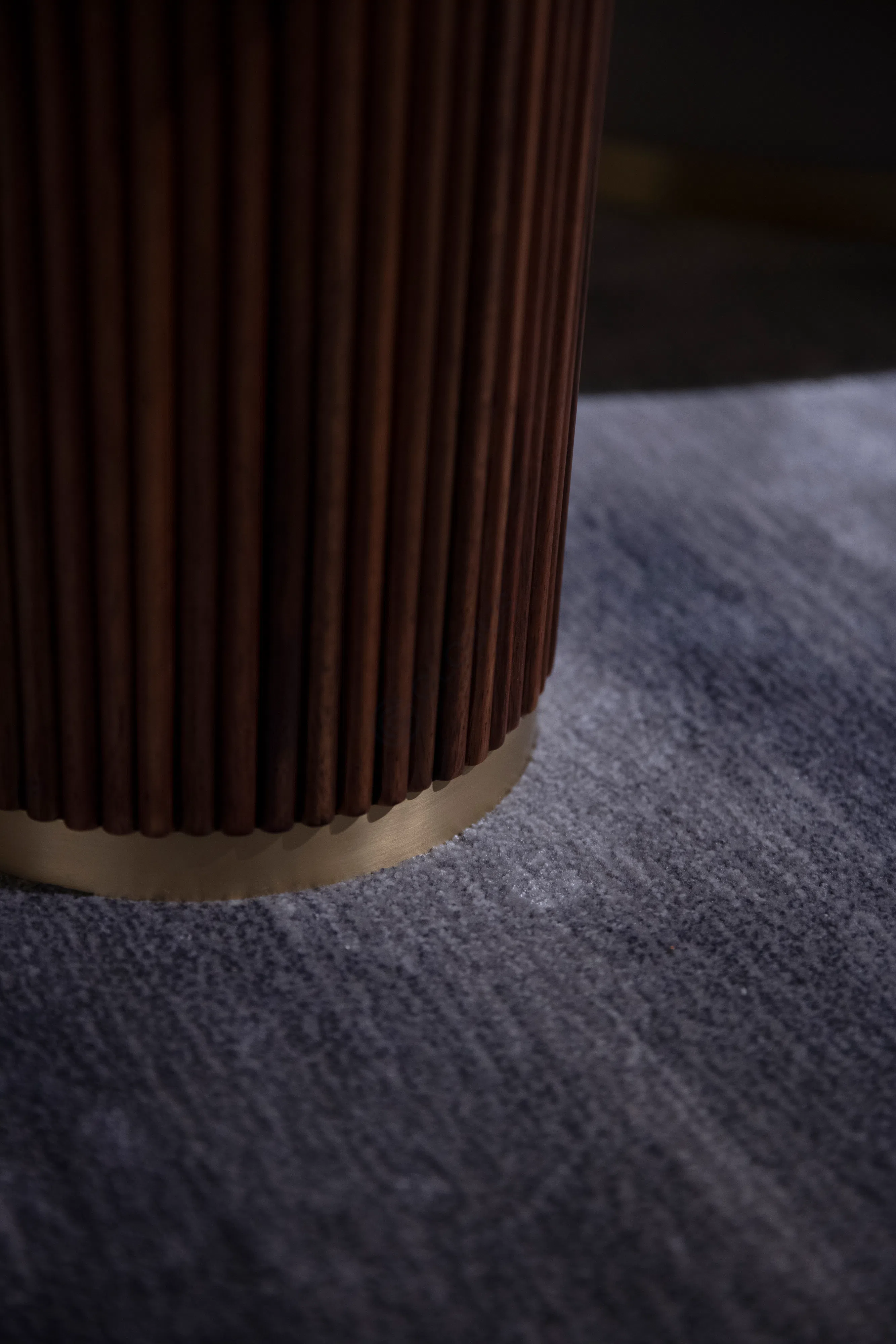 Угловой столик Lemma