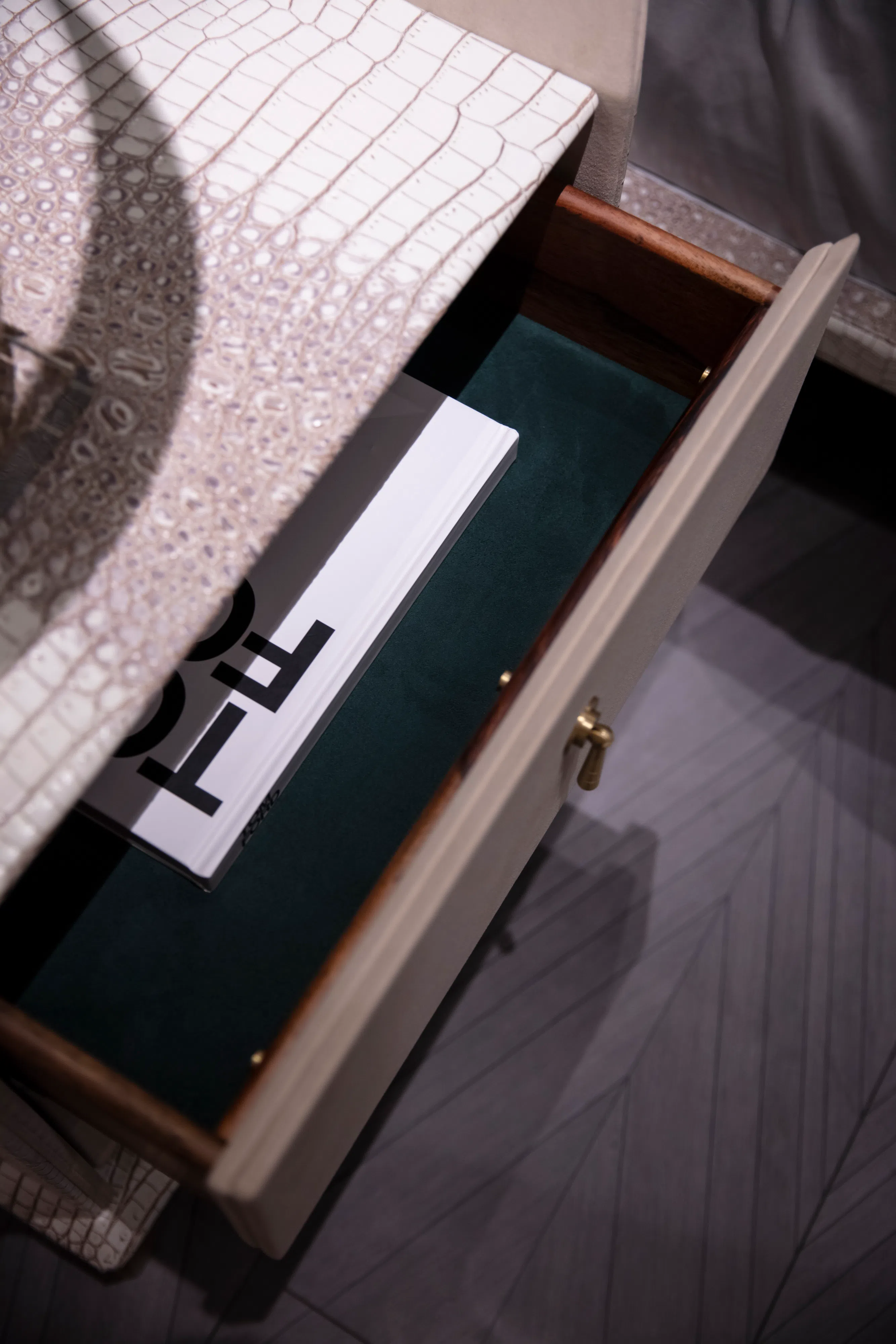 Прикроватная тумба Kalindi