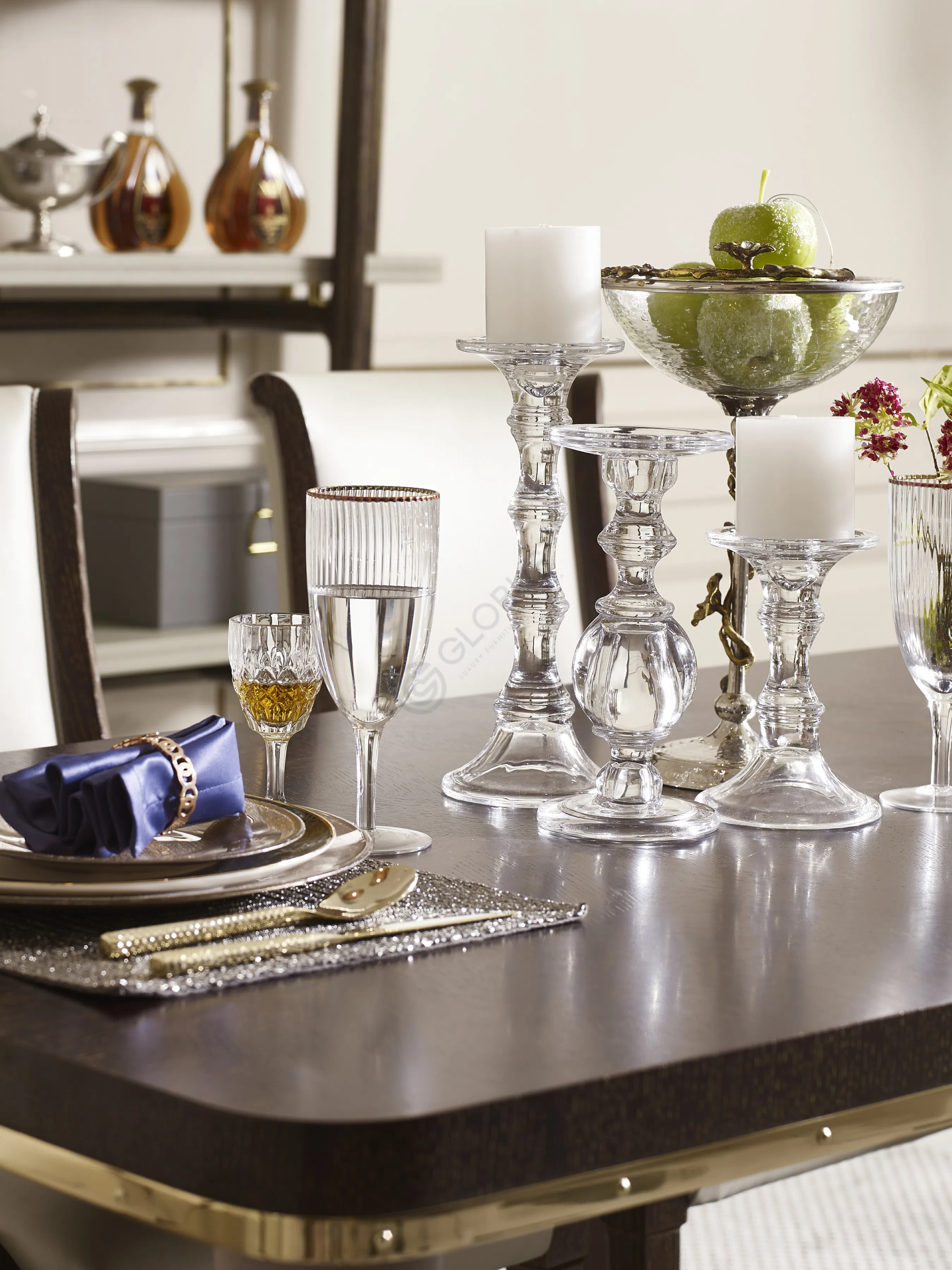 Обеденный стол Reverberate