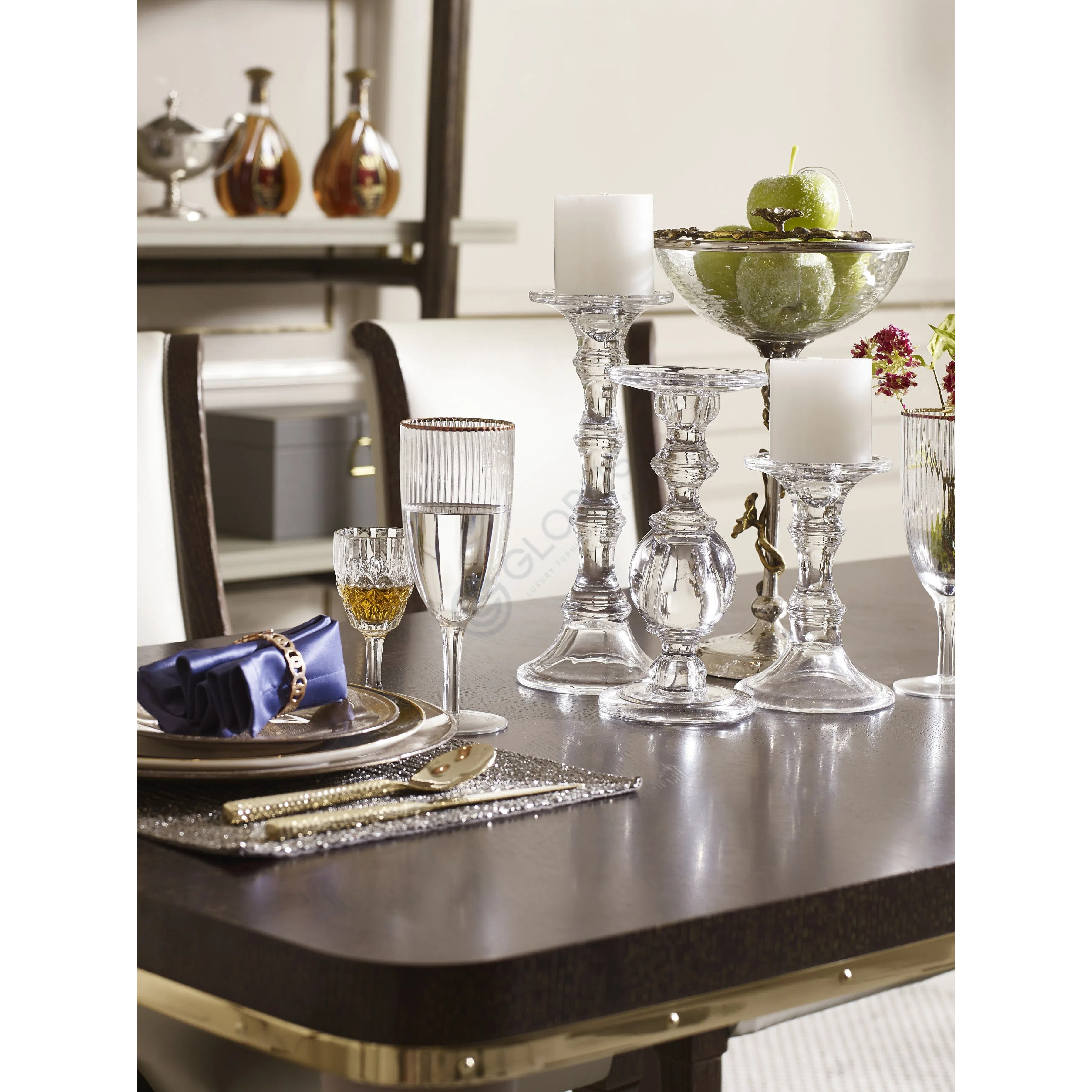 Обеденный стол Reverberate