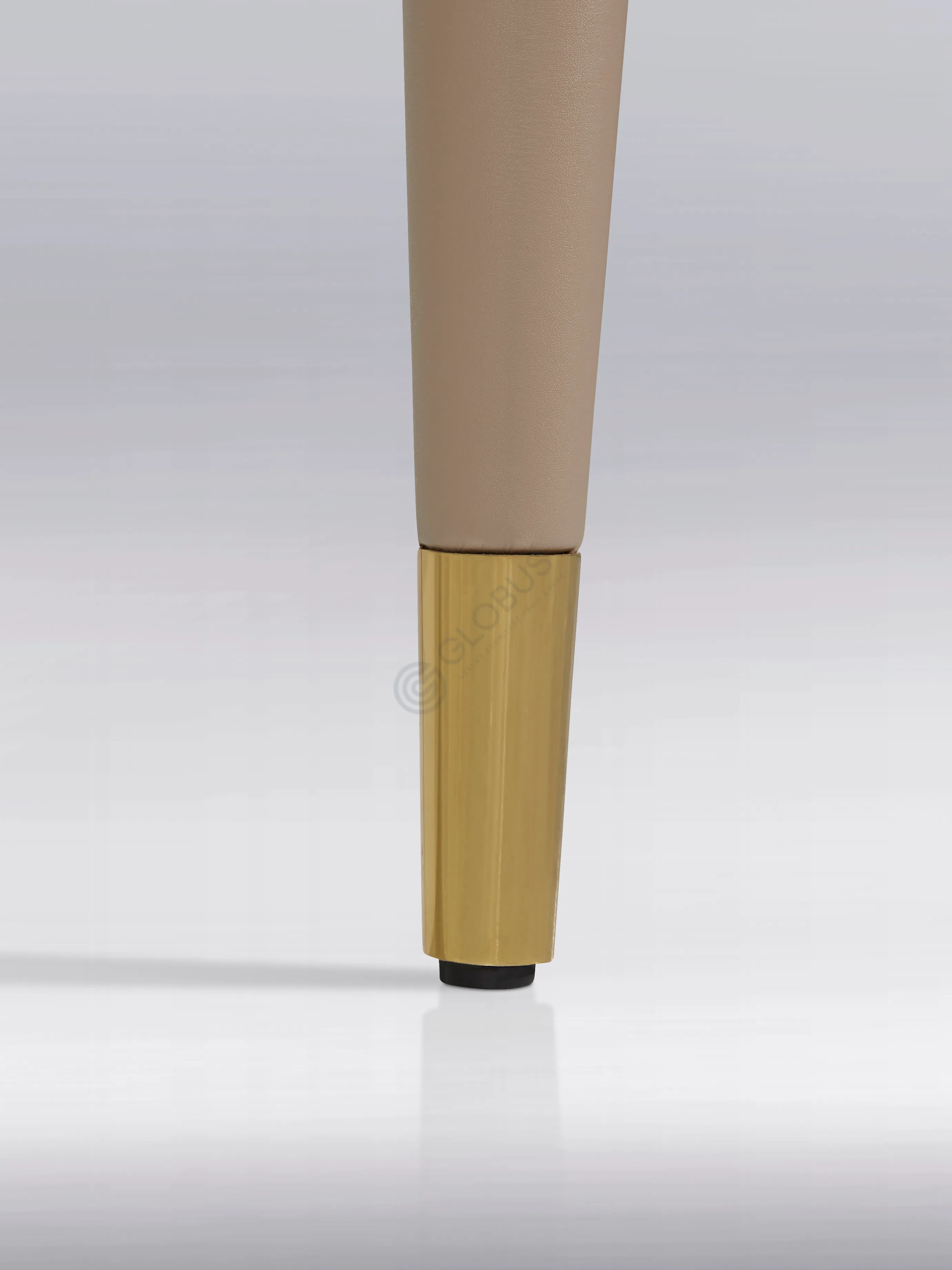 Обеденный стол Reverberate