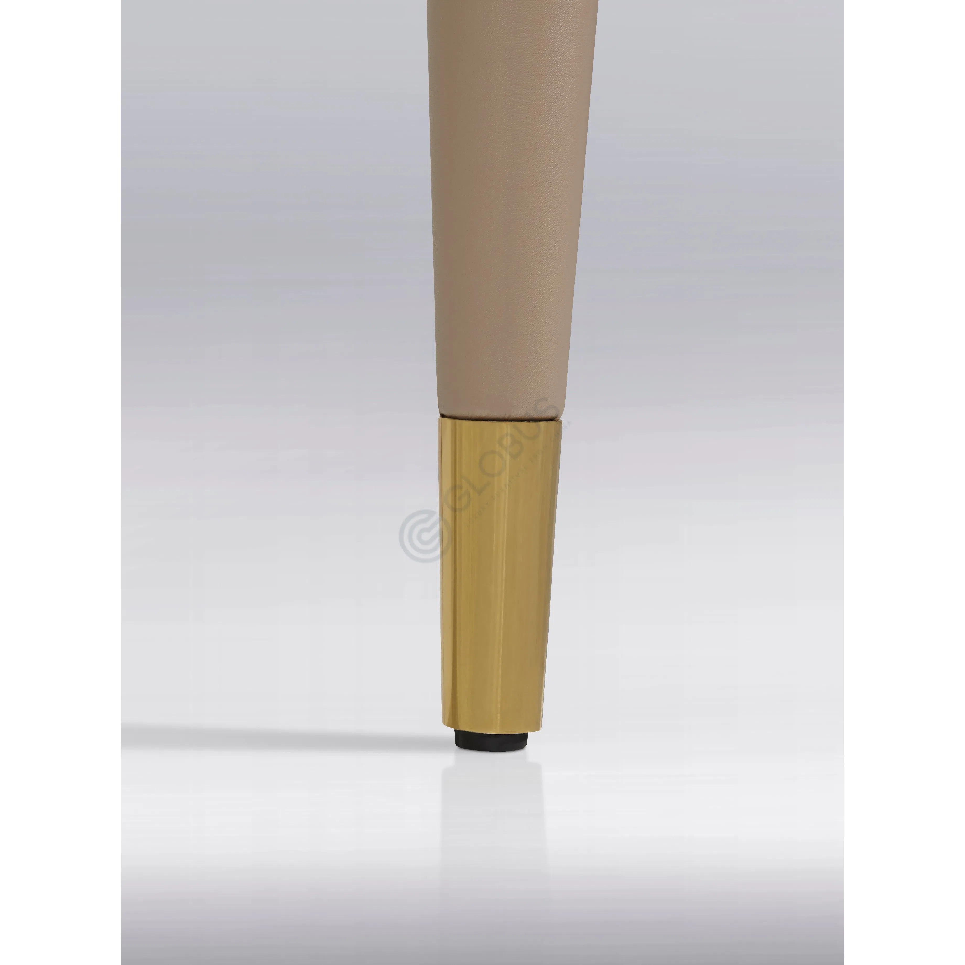 Обеденный стол Reverberate