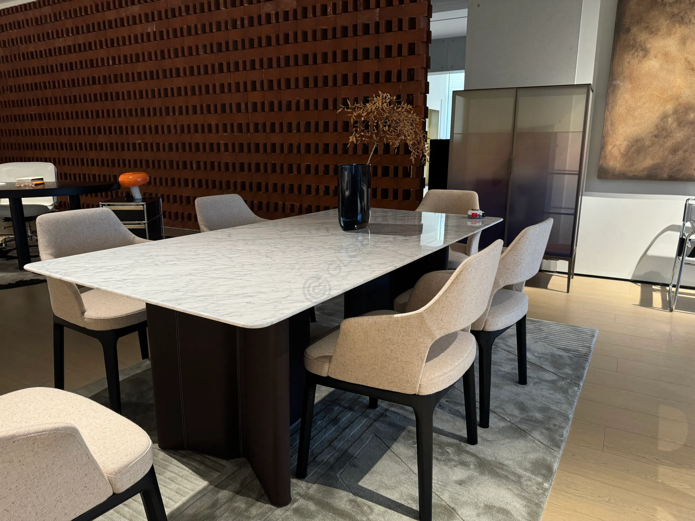 Обеденный стол Belatia