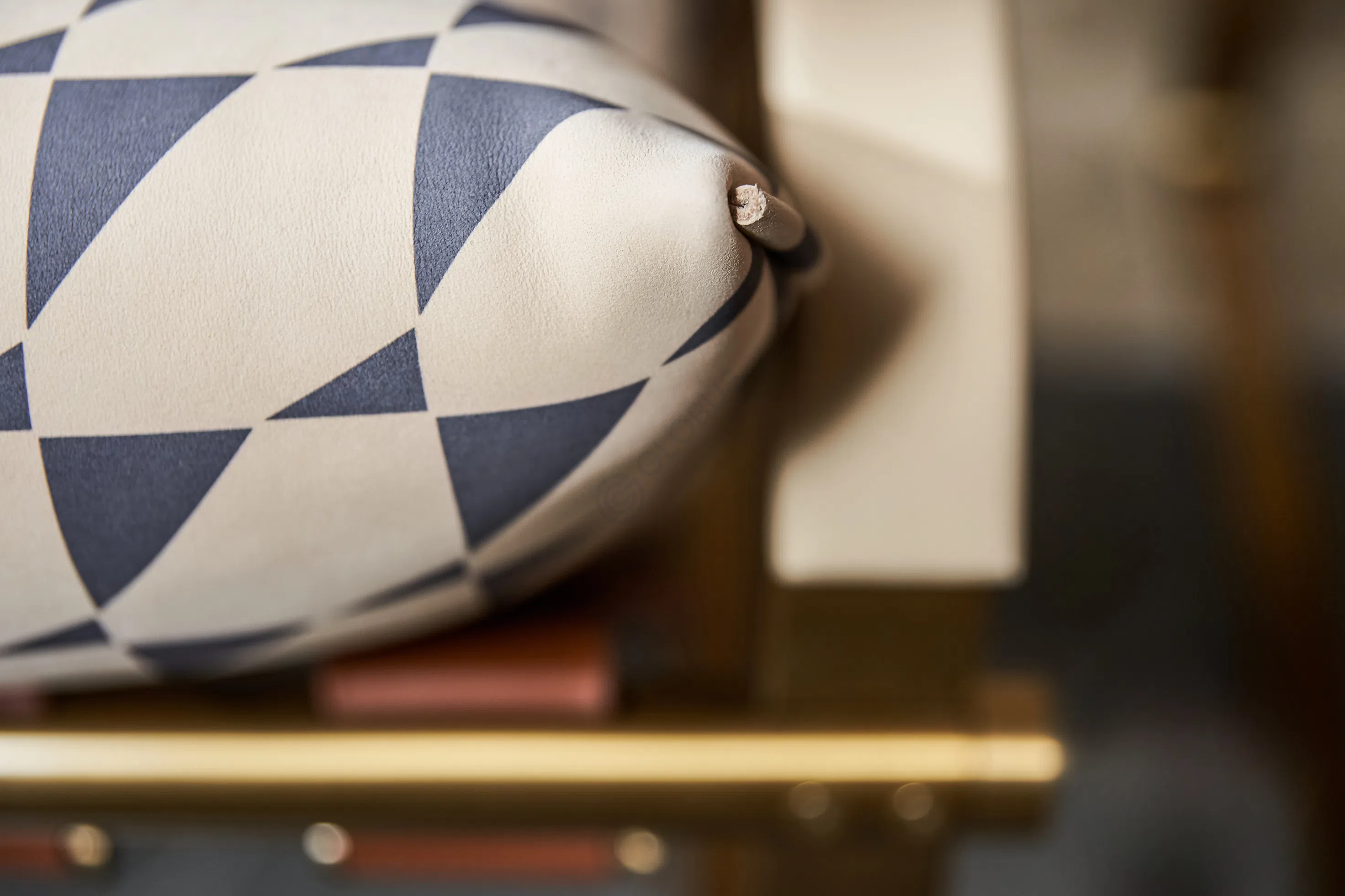 Кресло HESSENTIA Pauline