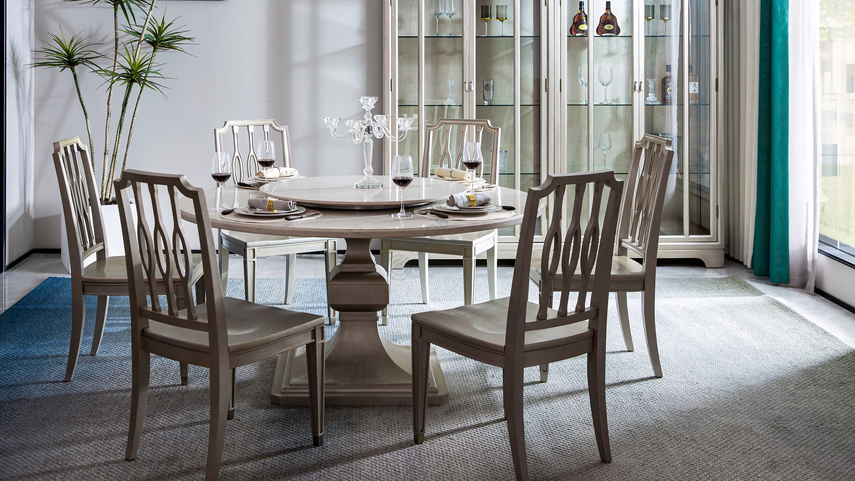 Обеденный стол Hilare