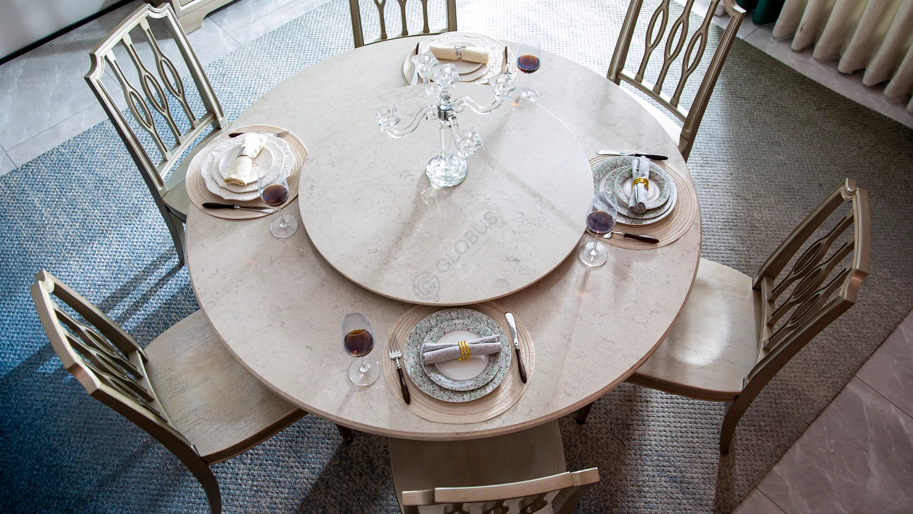 Обеденный стол Hilare