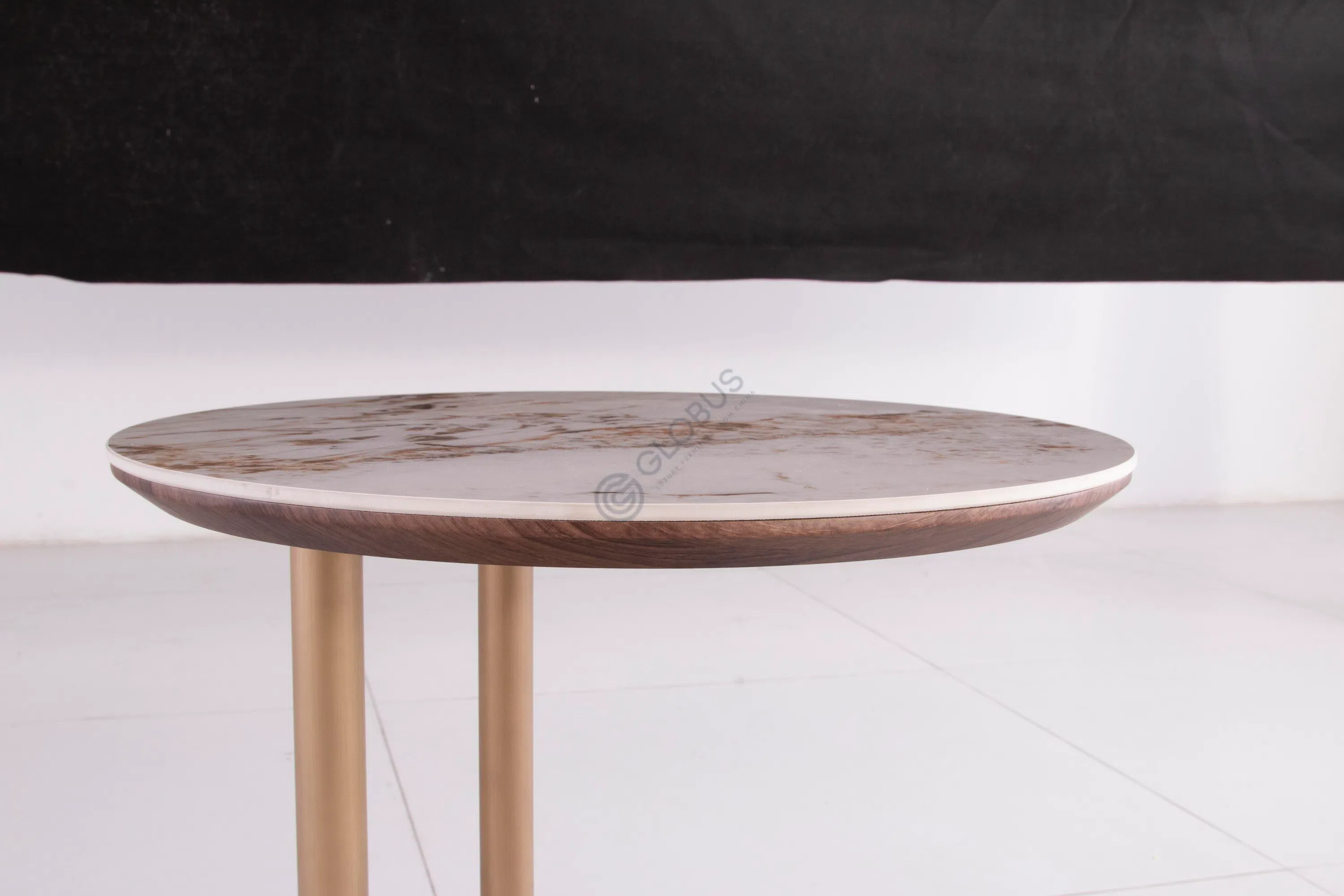 Угловой столик Leontiae