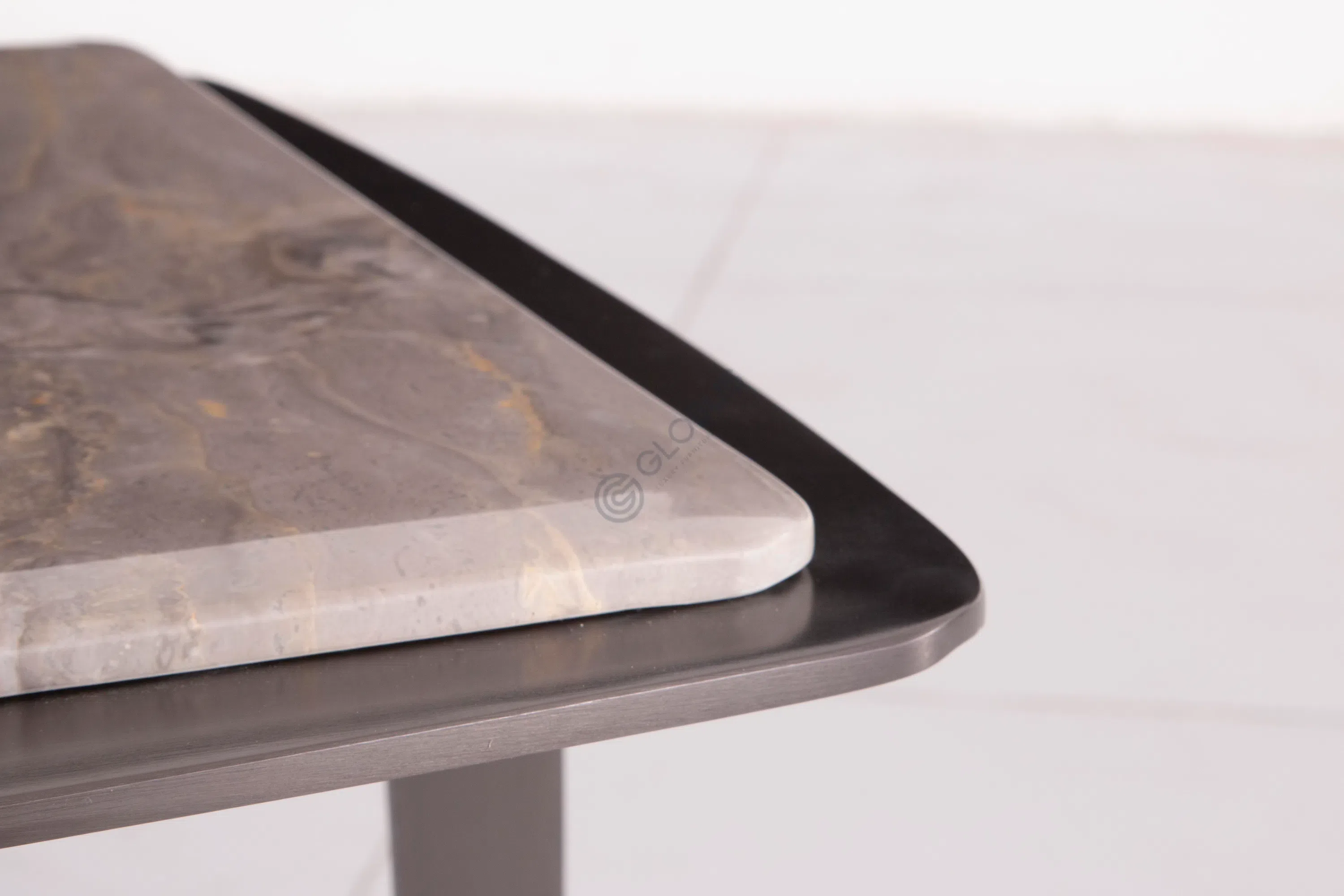 Угловой столик Gervasio