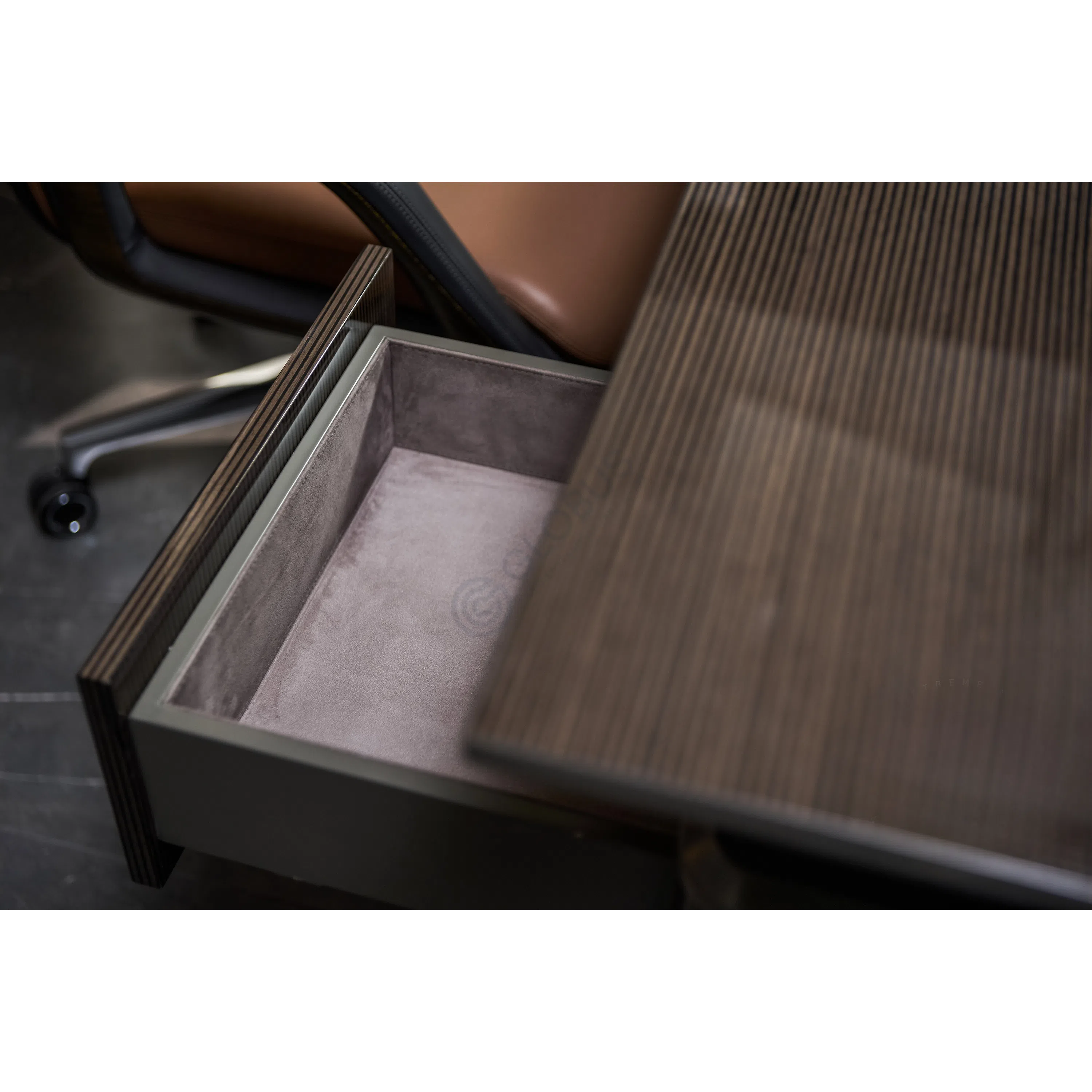 Стол для кабинета Kamilla