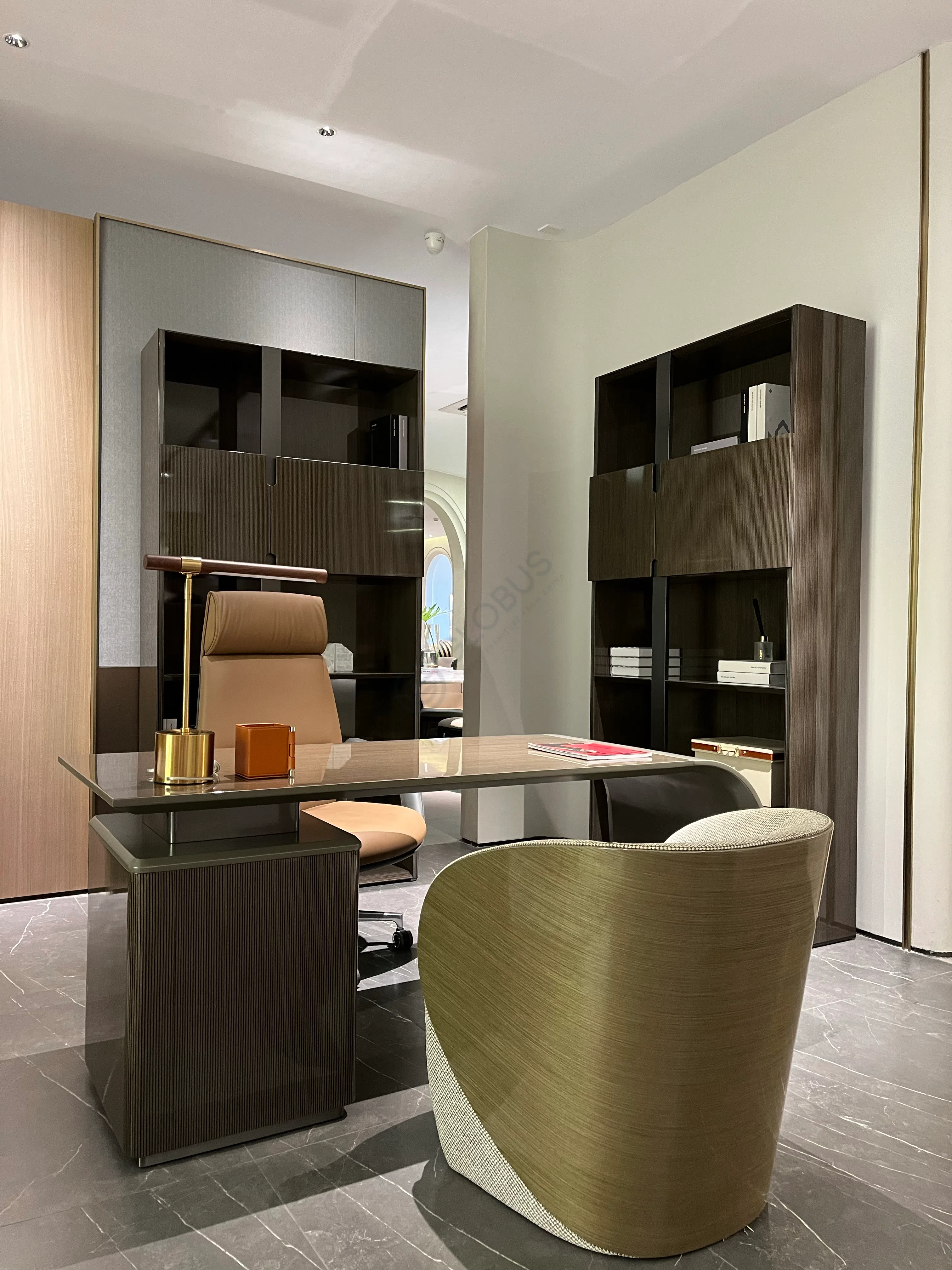 Кресло для руководителя Tova