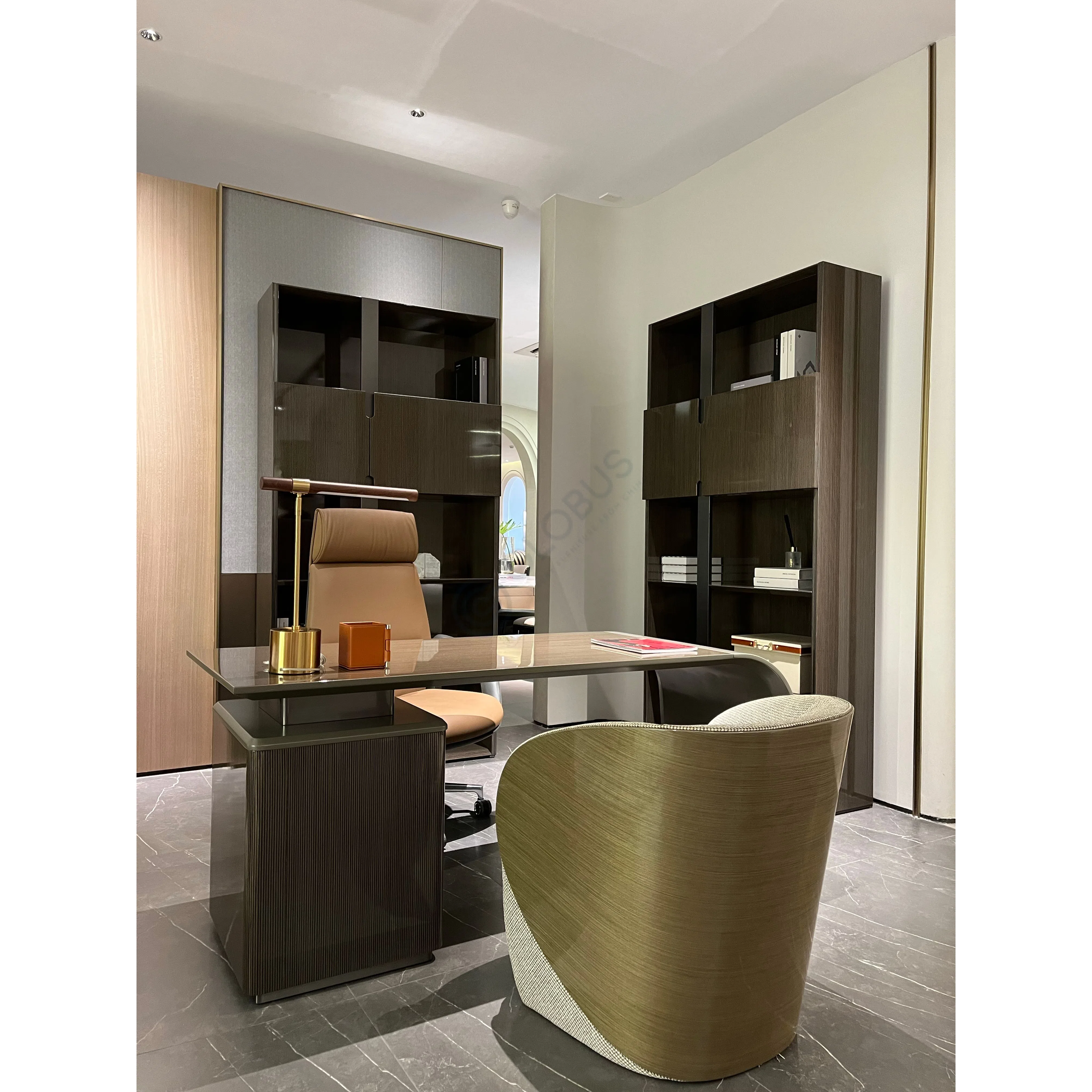 Кресло для руководителя Tova