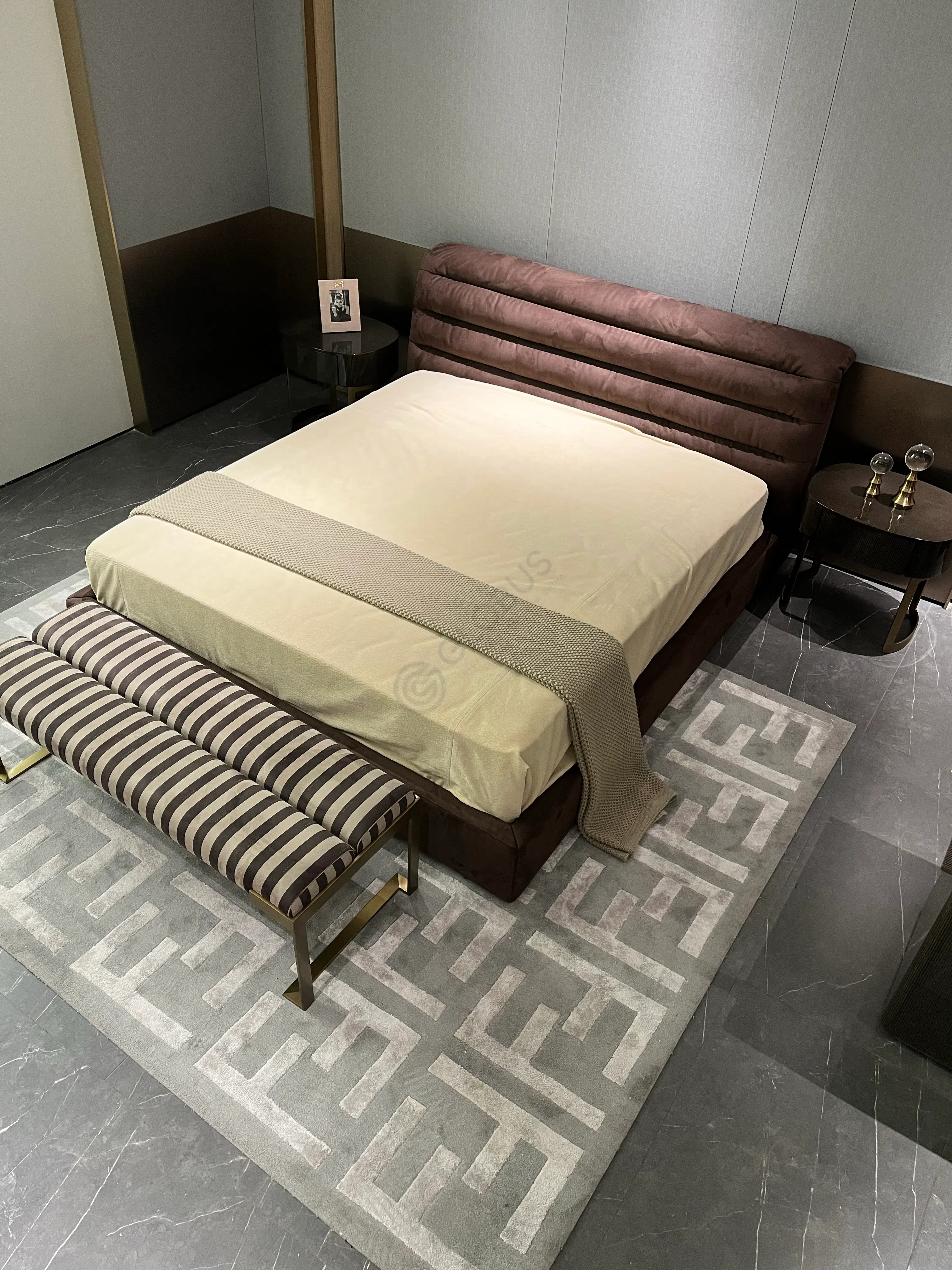 Банкетка FENDI Aura