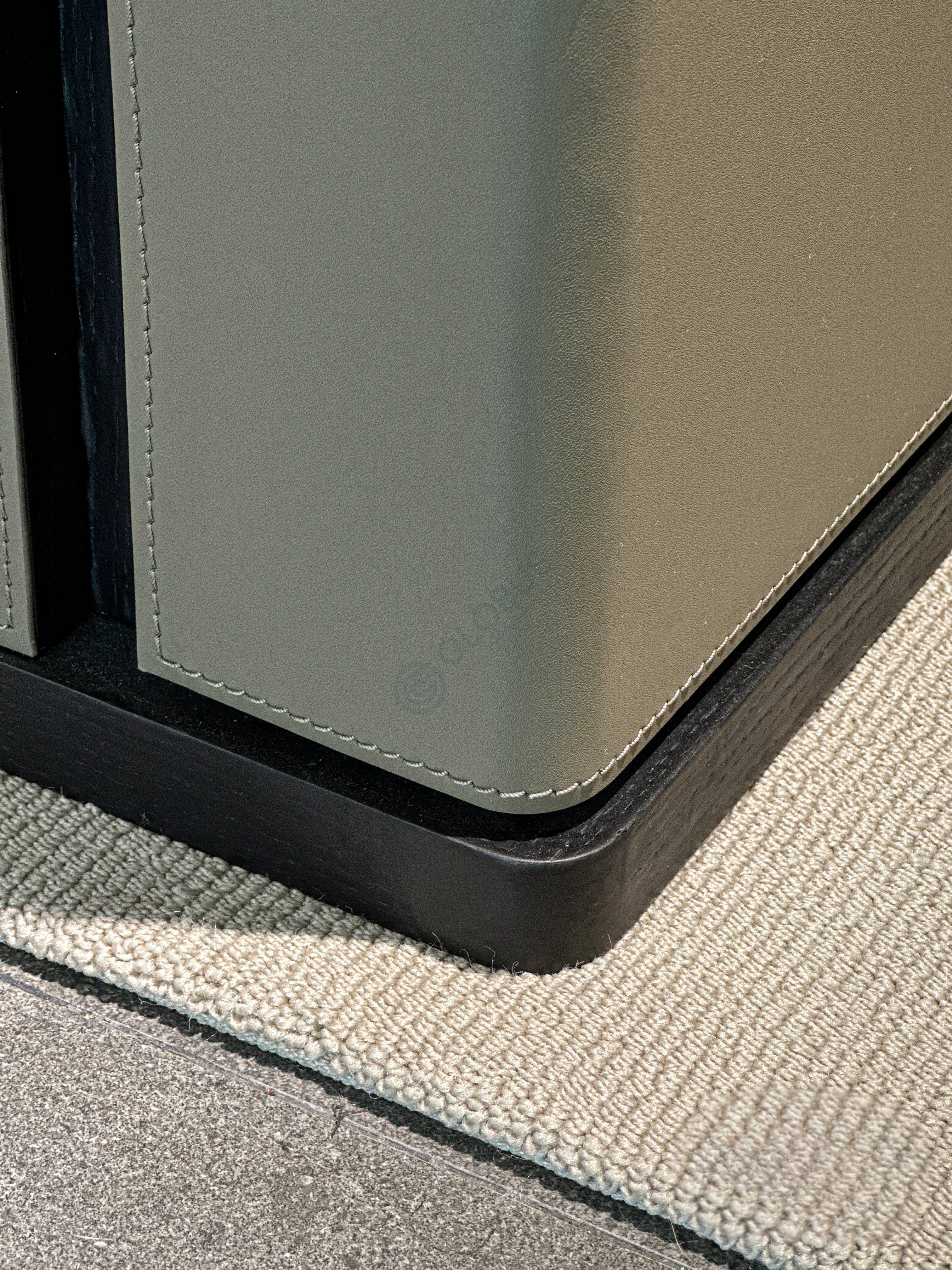 Прикроватная тумба POLTRONA FRAU Fidelio Notte