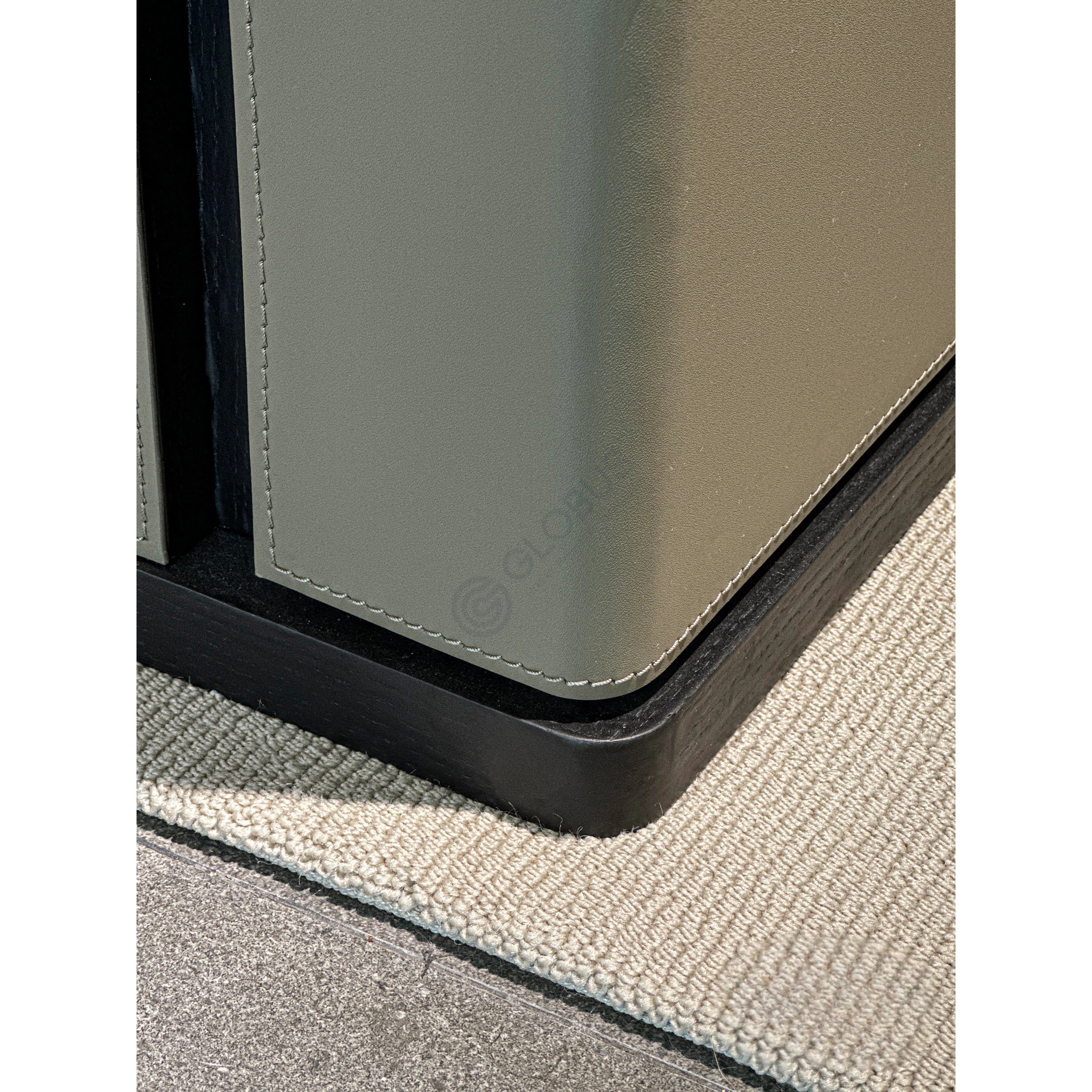 Прикроватная тумба POLTRONA FRAU Fidelio Notte