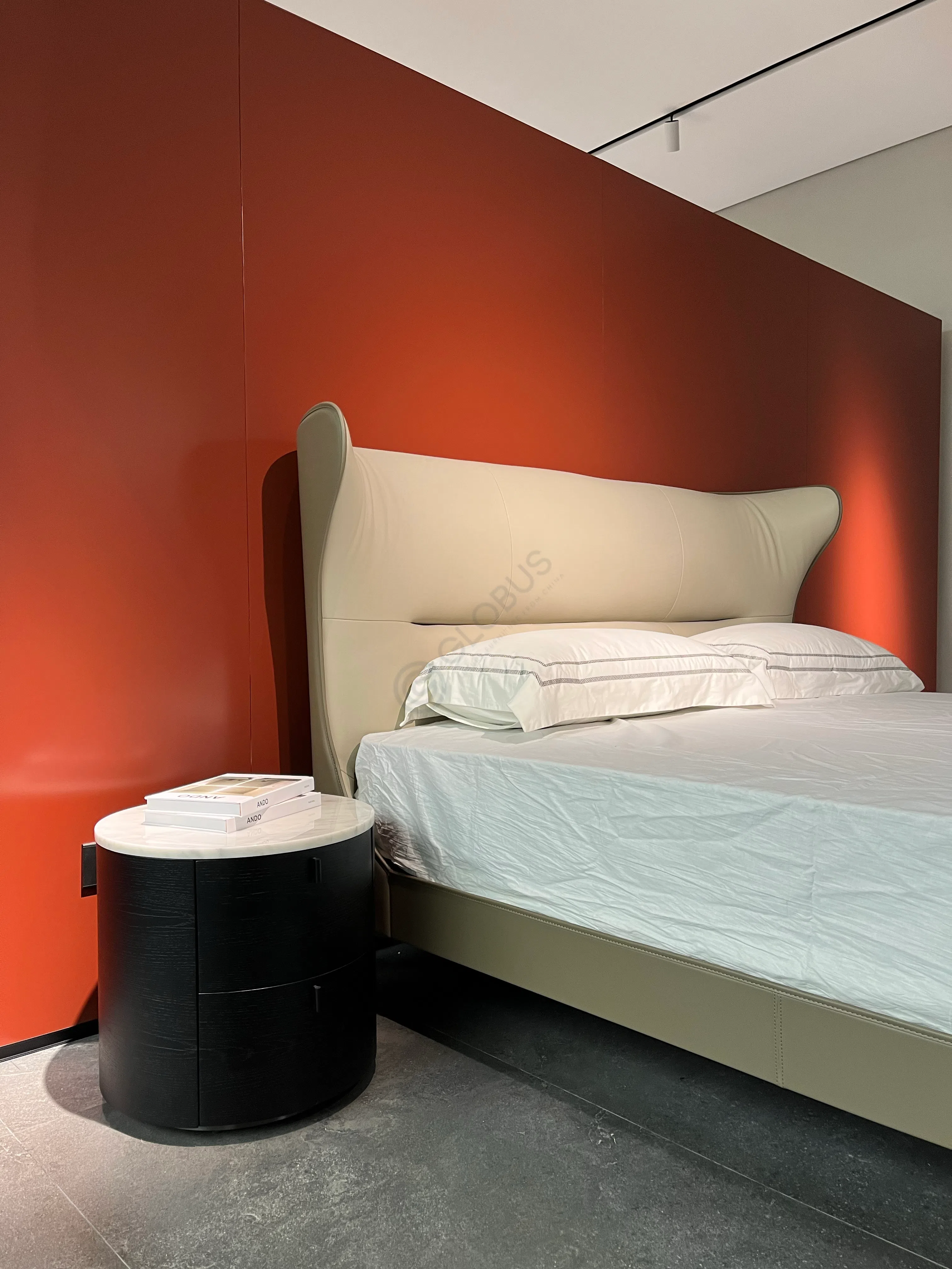 Кровать POLTRONA FRAU Mamy Blue