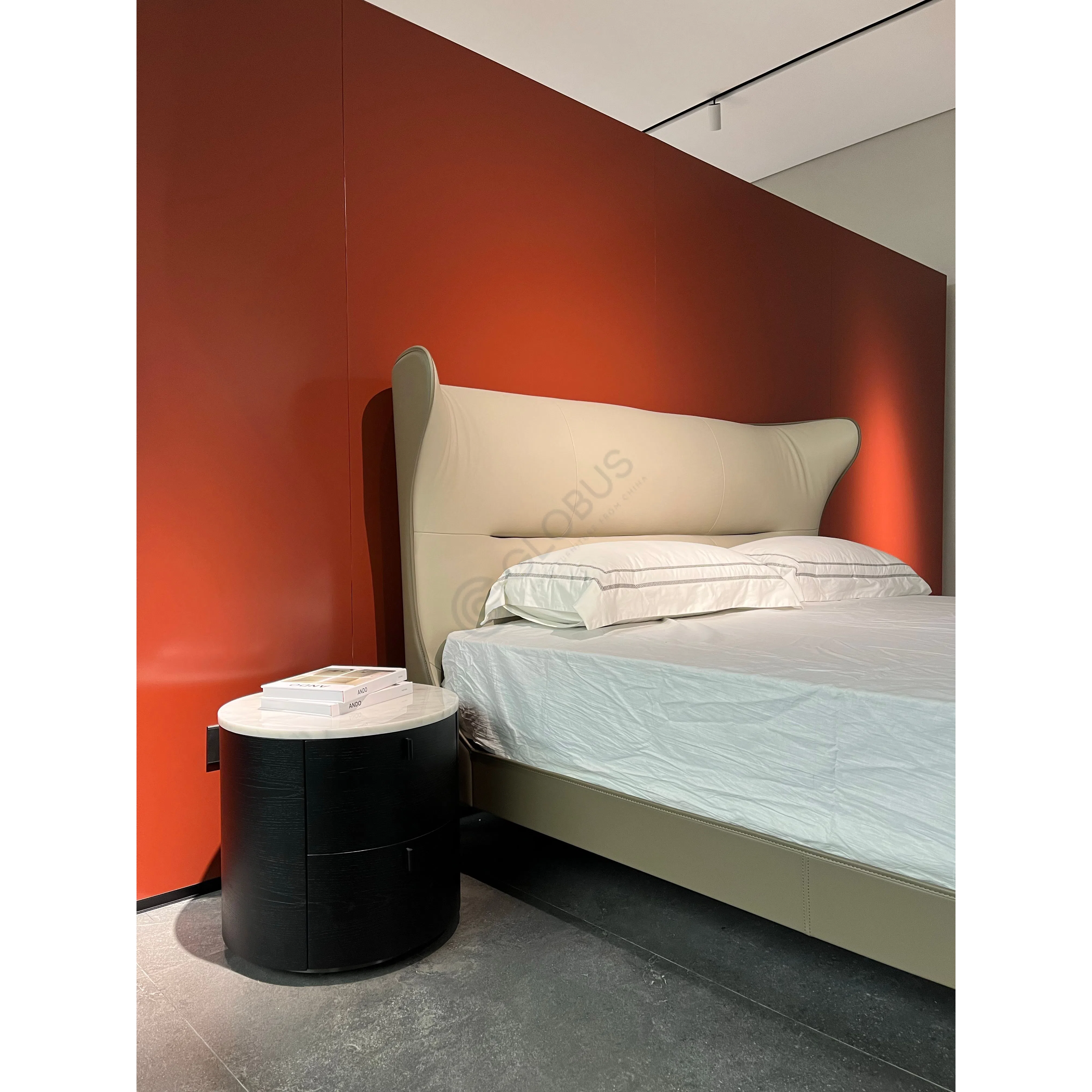 Кровать POLTRONA FRAU Mamy Blue