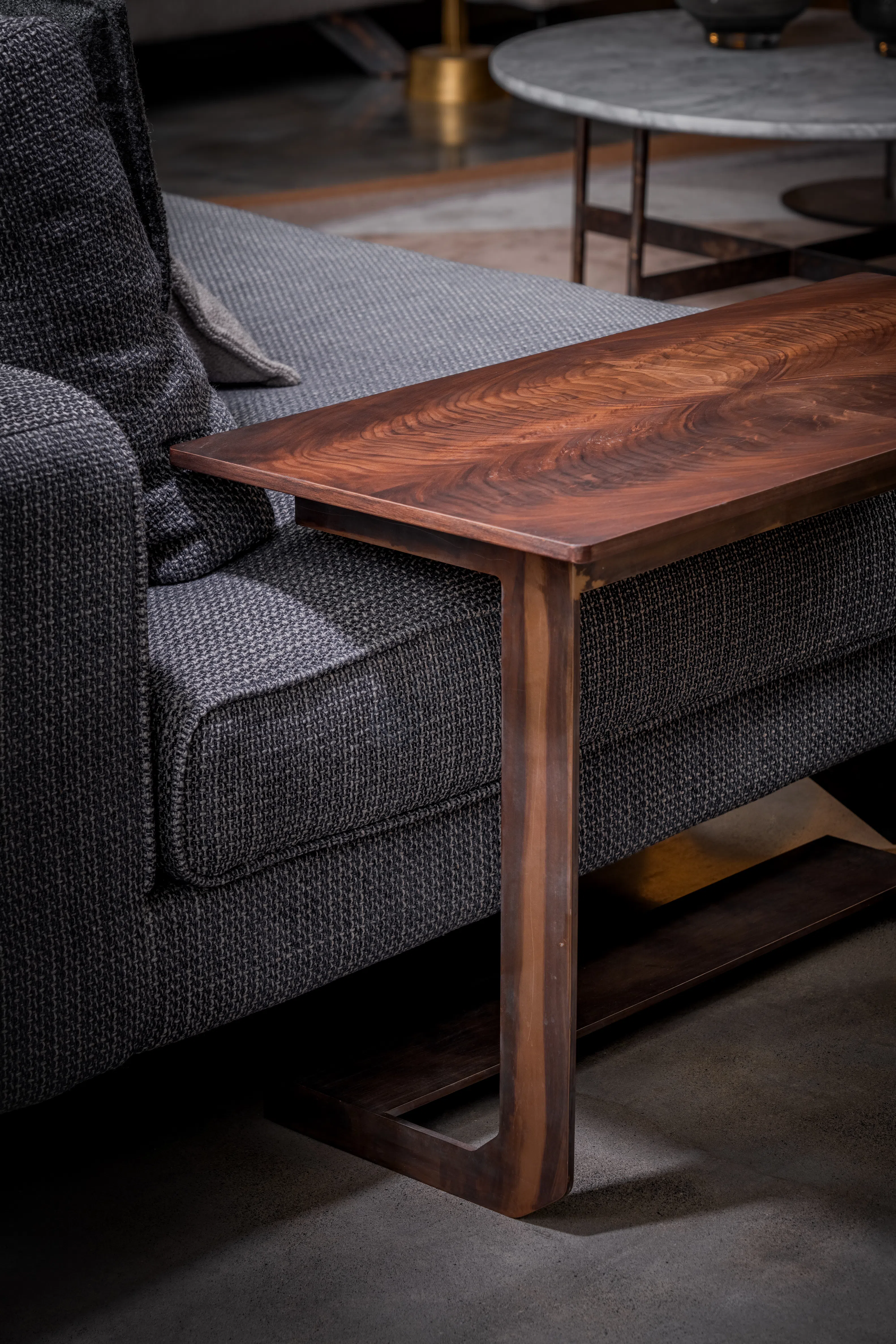 Угловой столик Sofisto