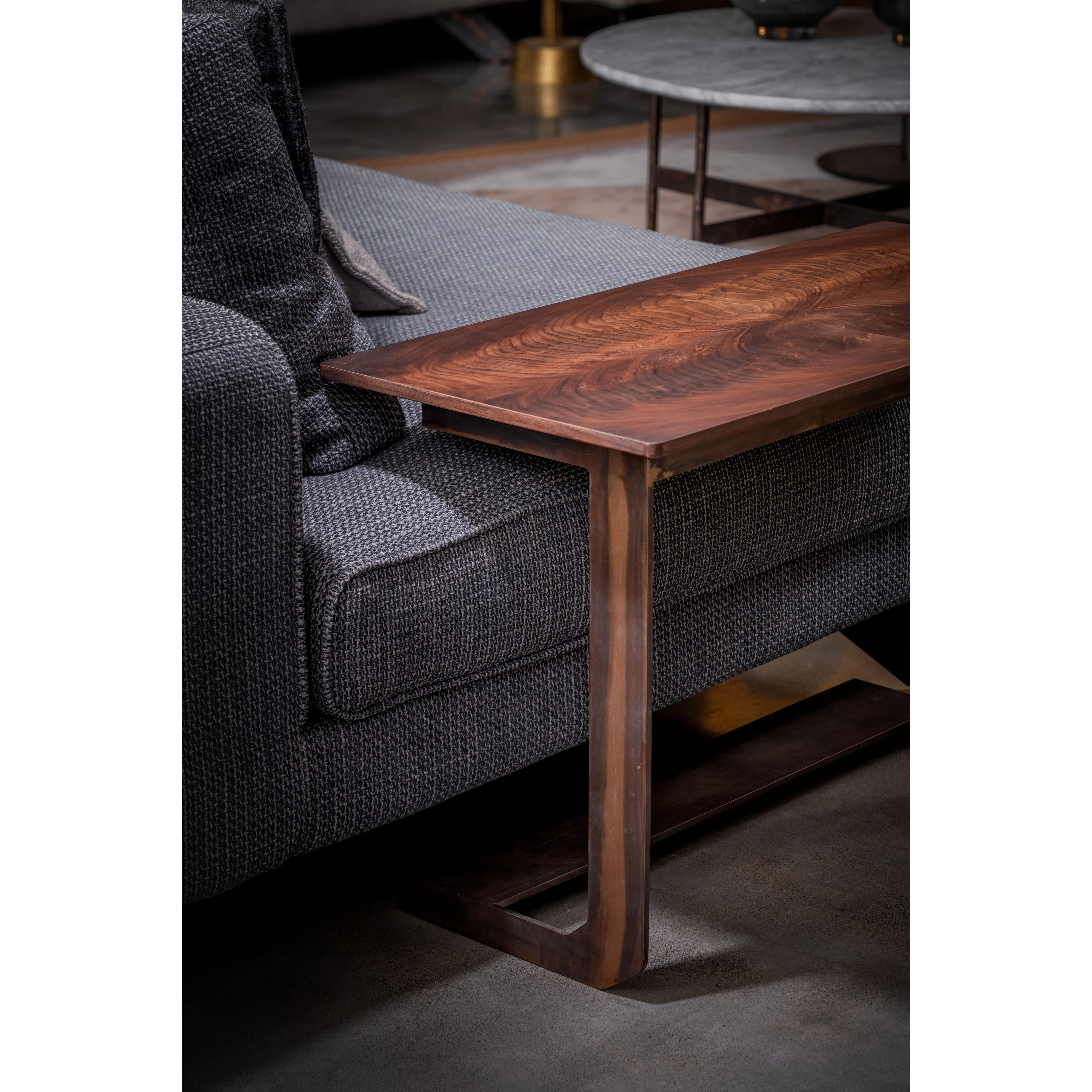 Угловой столик Sofisto