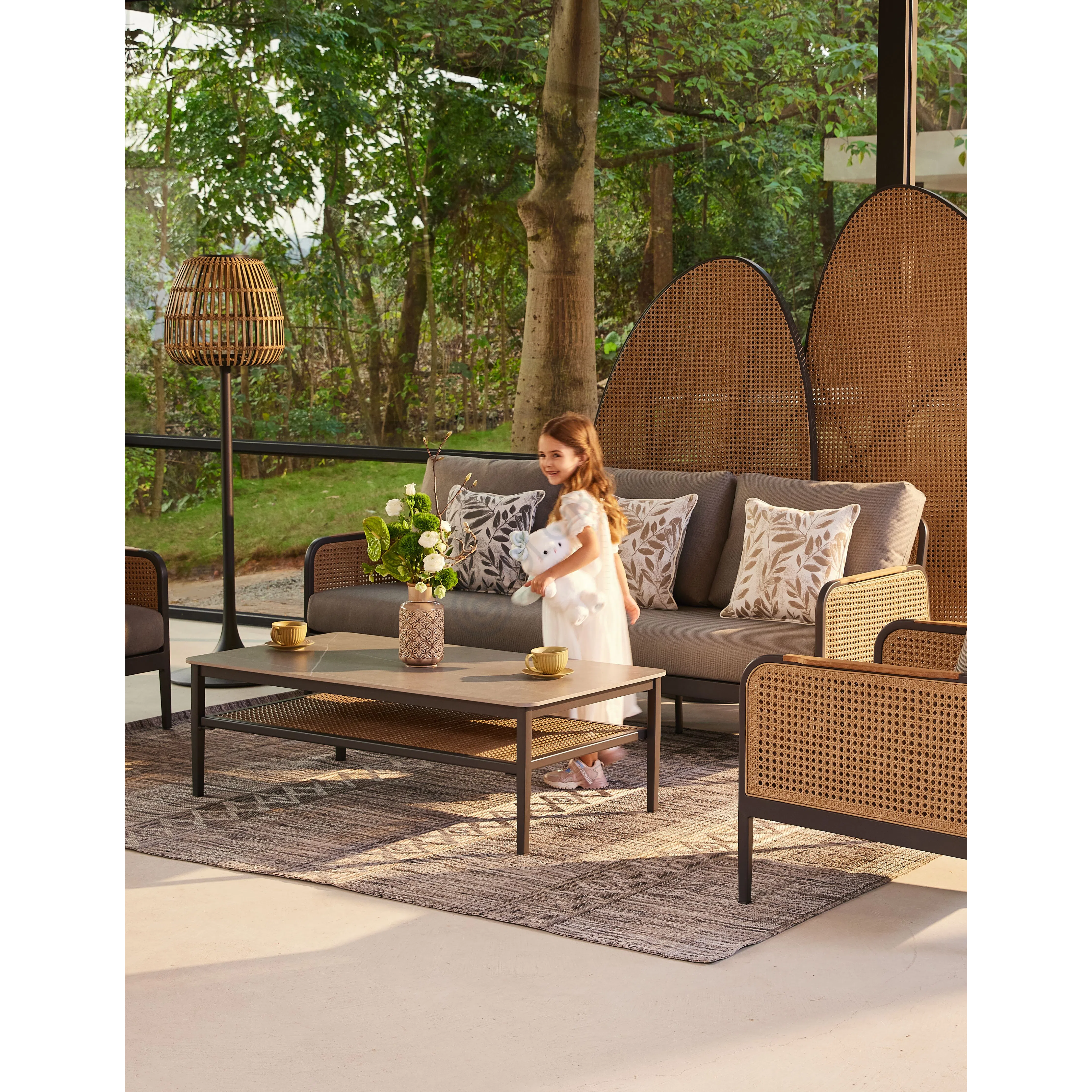 Уличный журнальный столик Tignitus