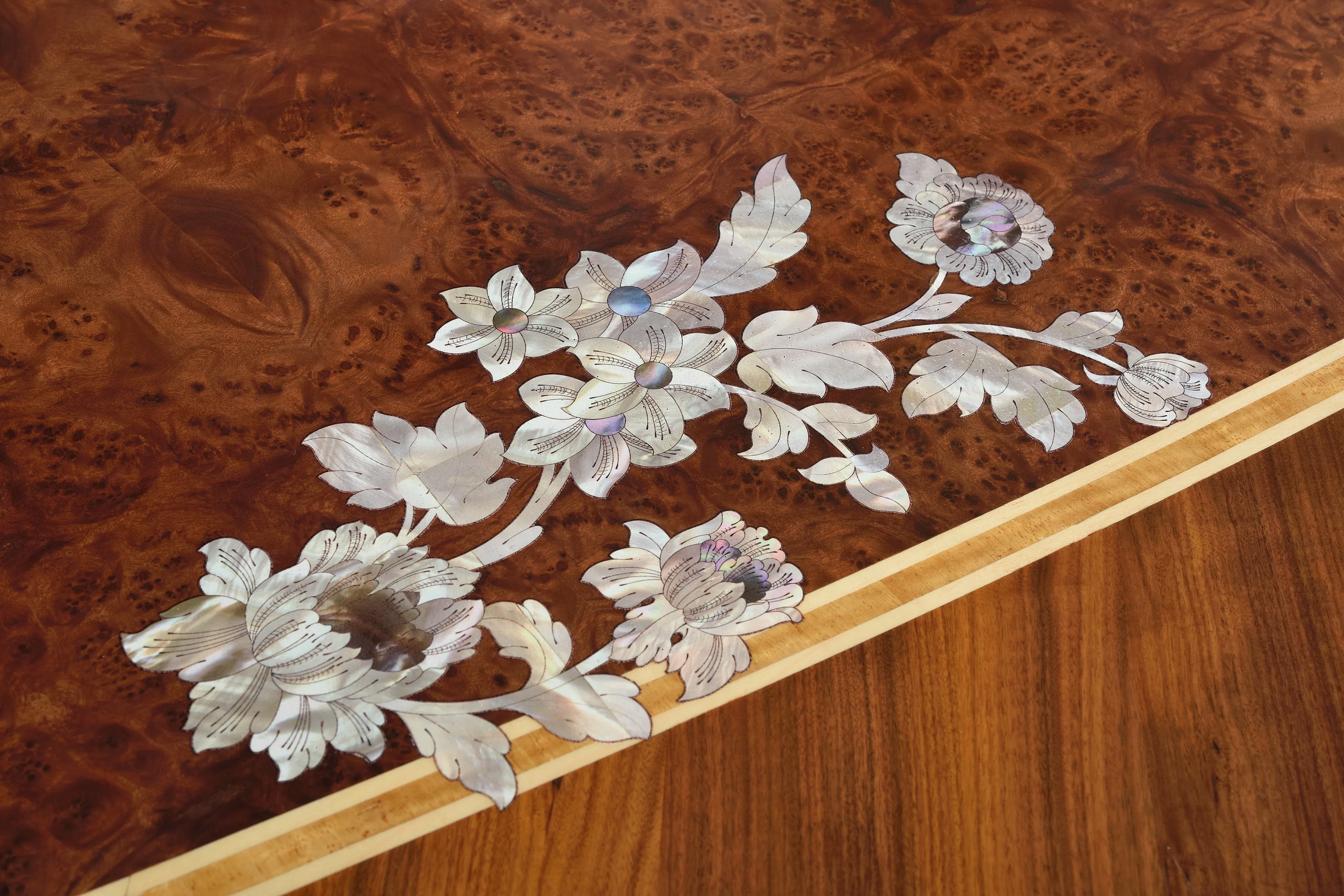 Обеденный стол Klarity