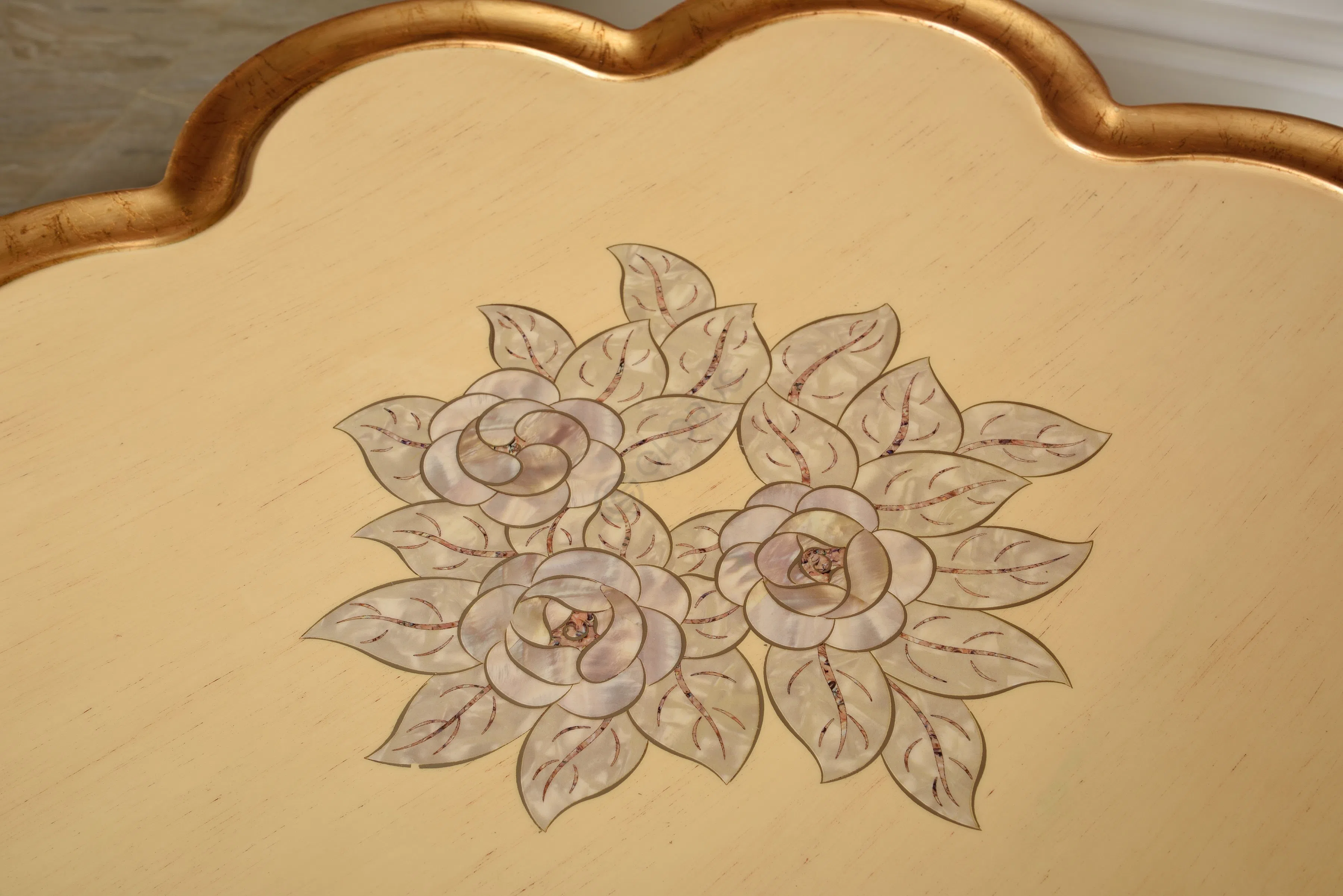 Угловой столик Hersiano