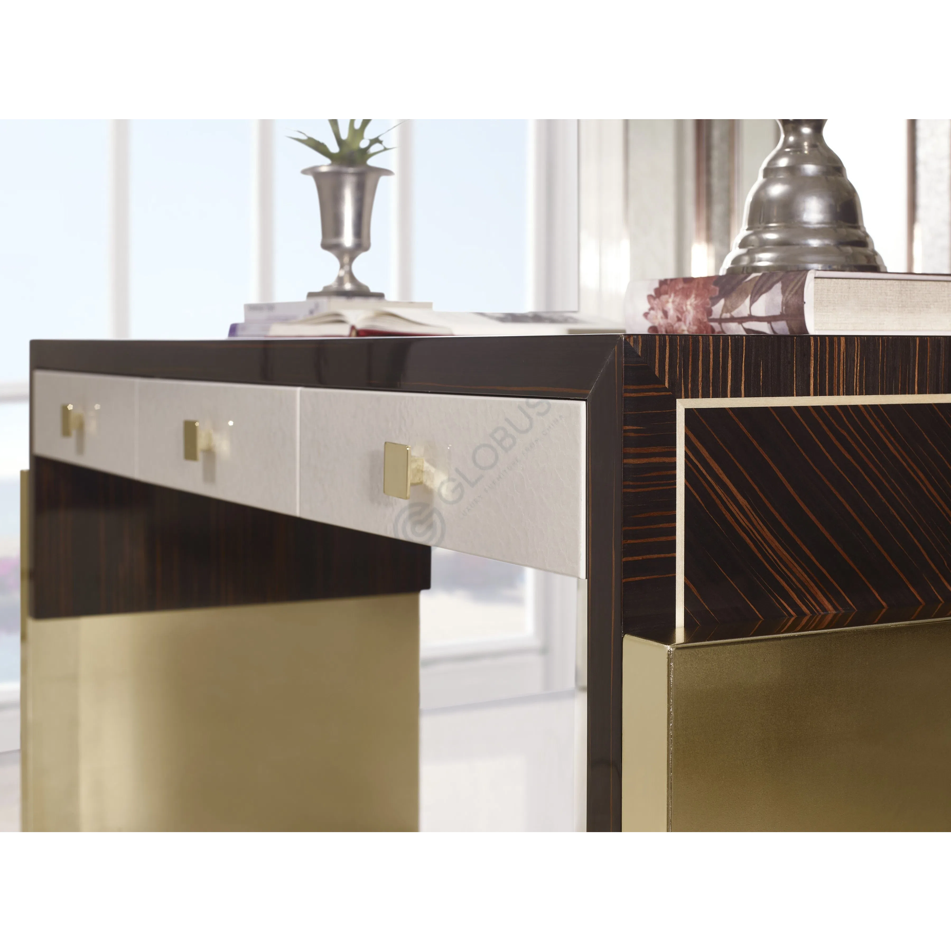 Стол для кабинета Iuvenis