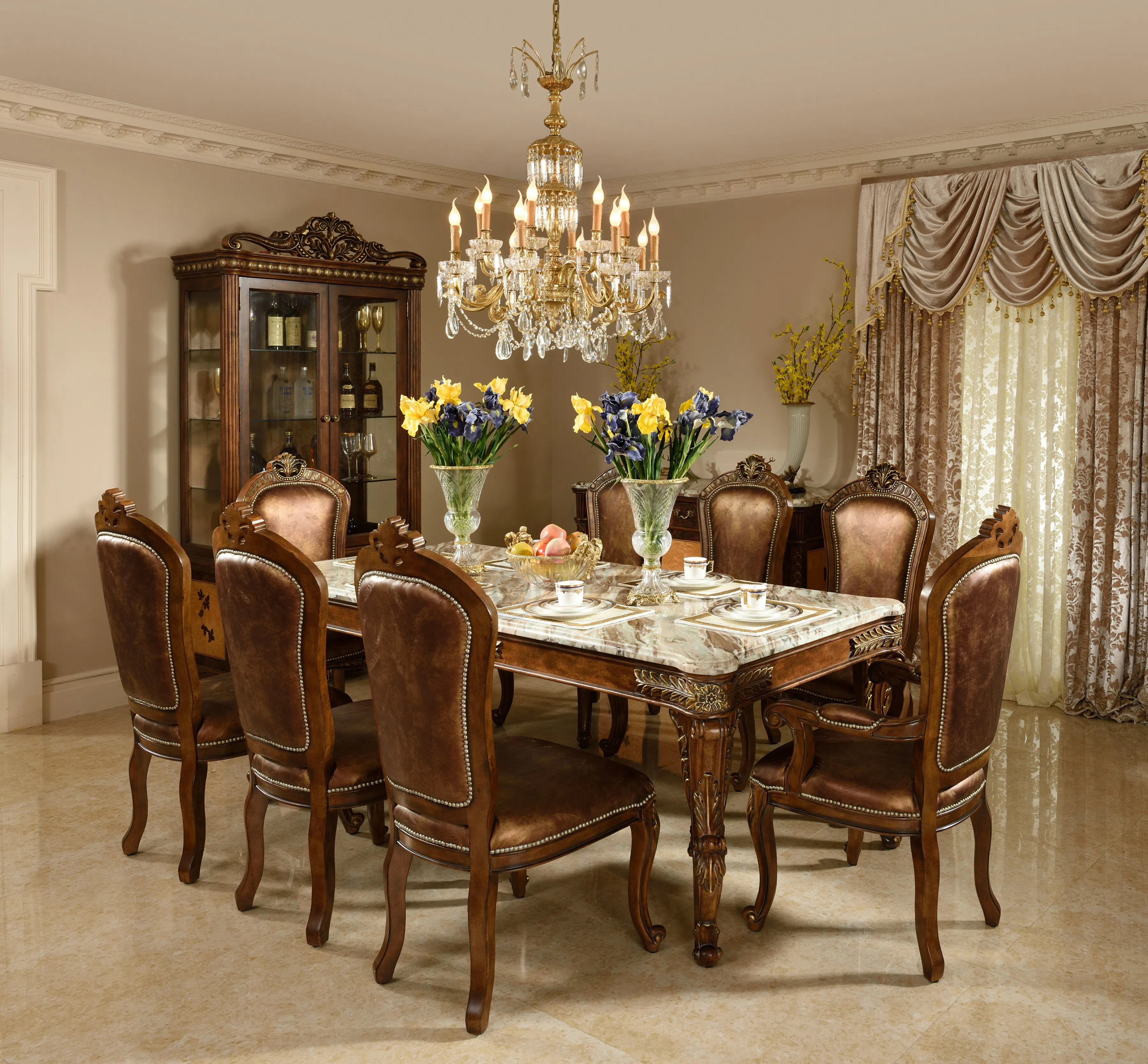 Обеденный стол Satrapa