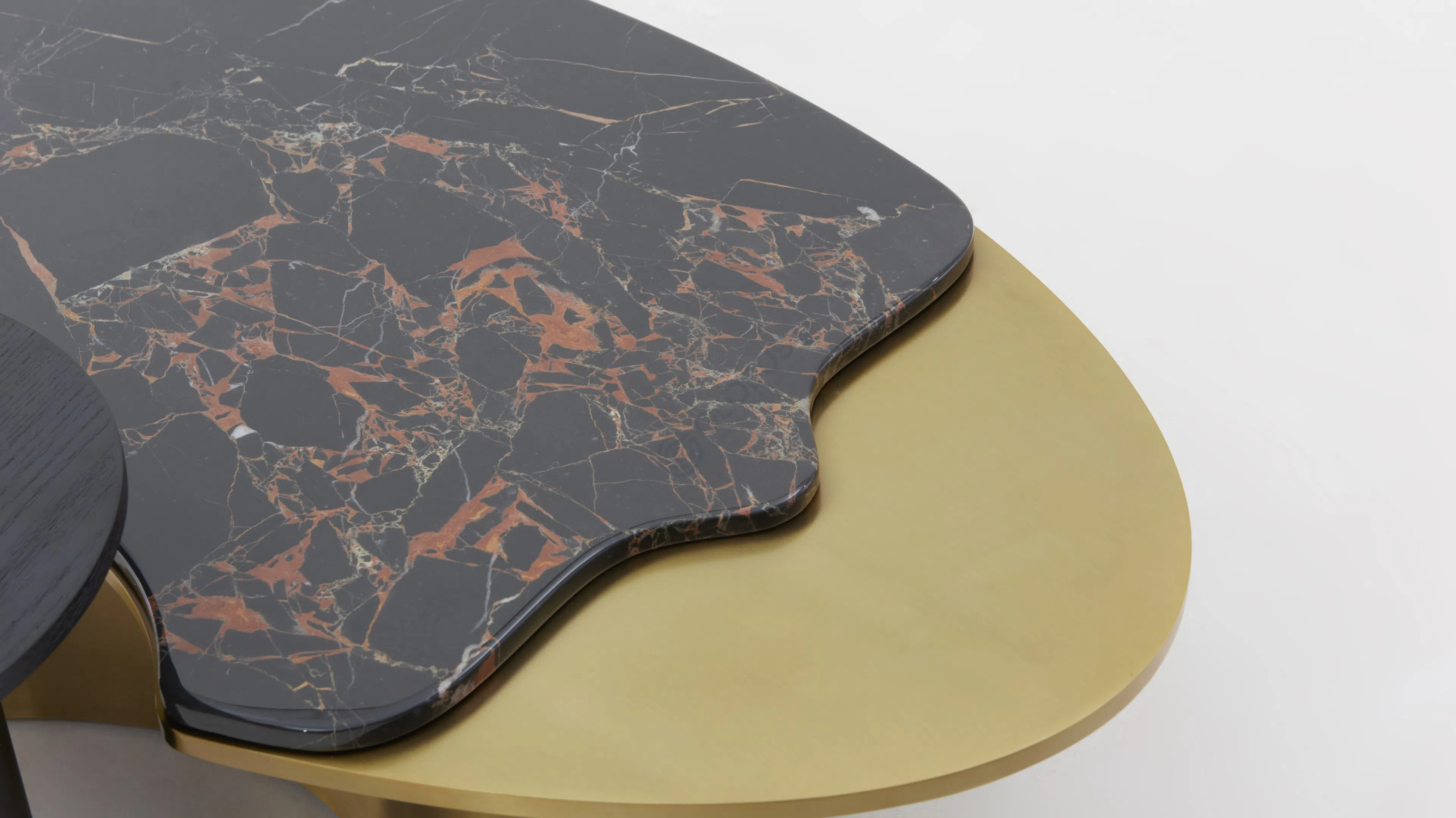 Журнальный столик Reinto