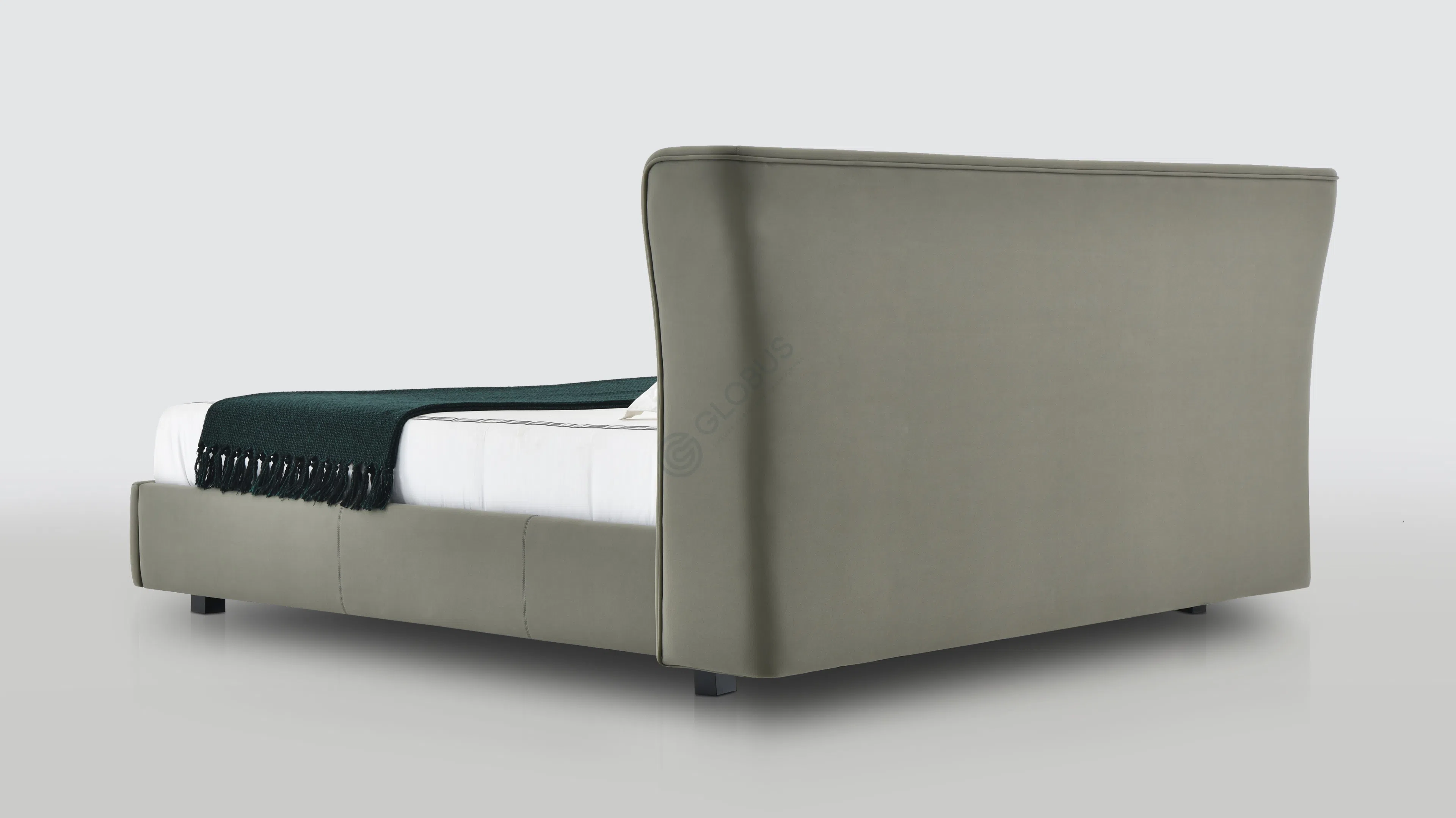 Кровать POLTRONA FRAU Lola Darling