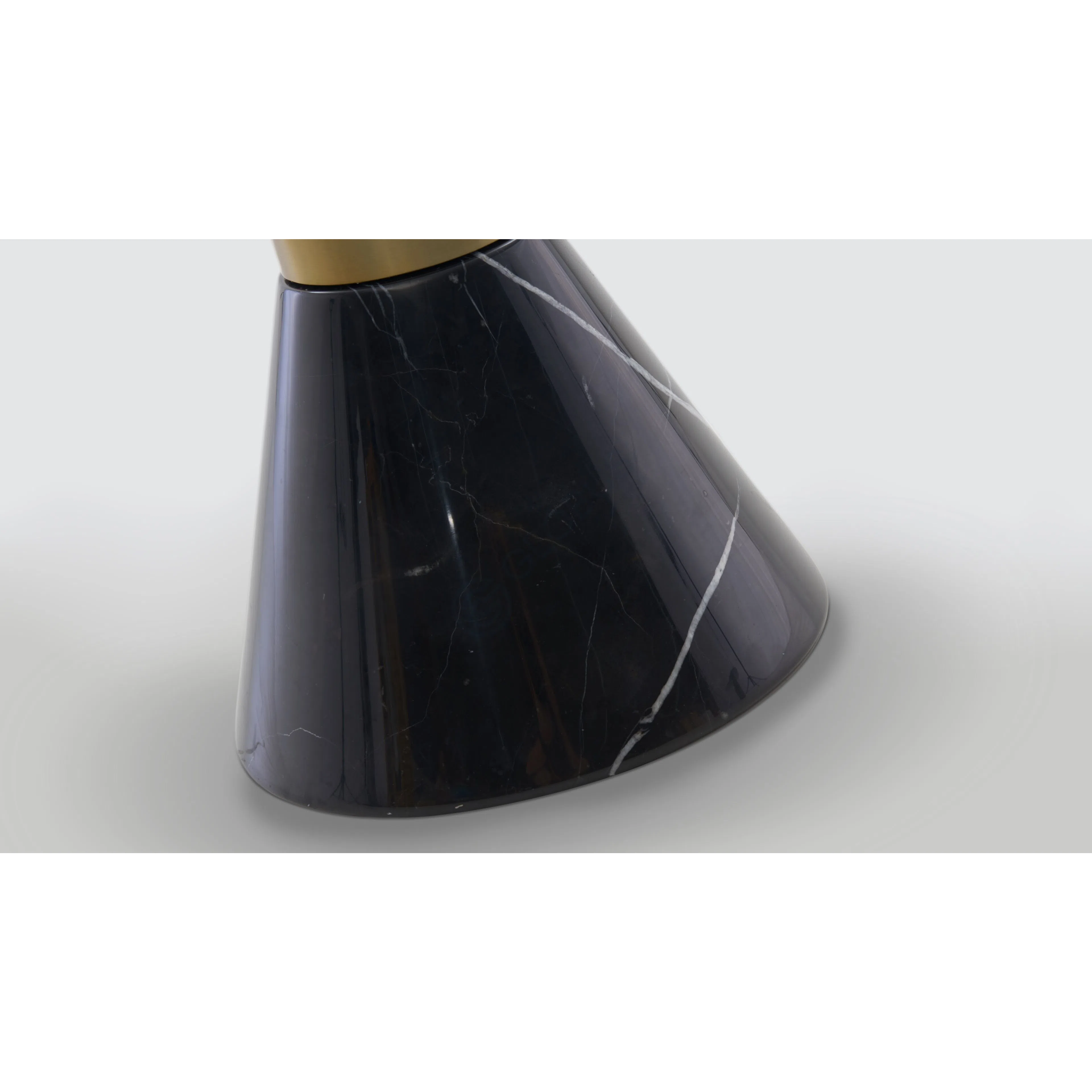 Угловой столик ESSENTIAL HOME Vinicius