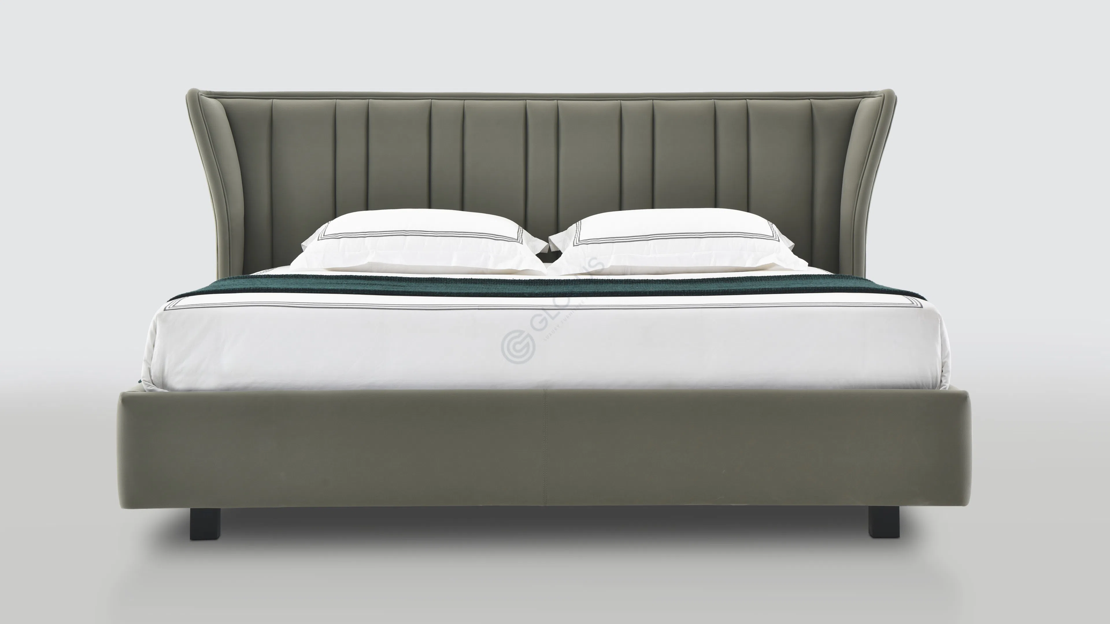 Кровать POLTRONA FRAU Lola Darling