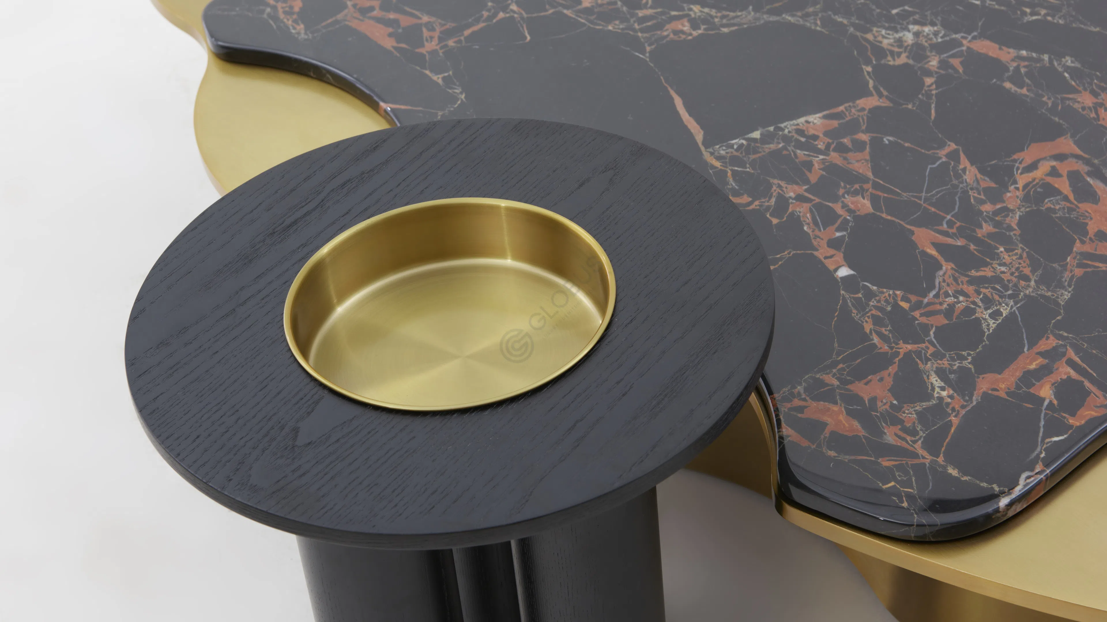 Журнальный столик Reinto