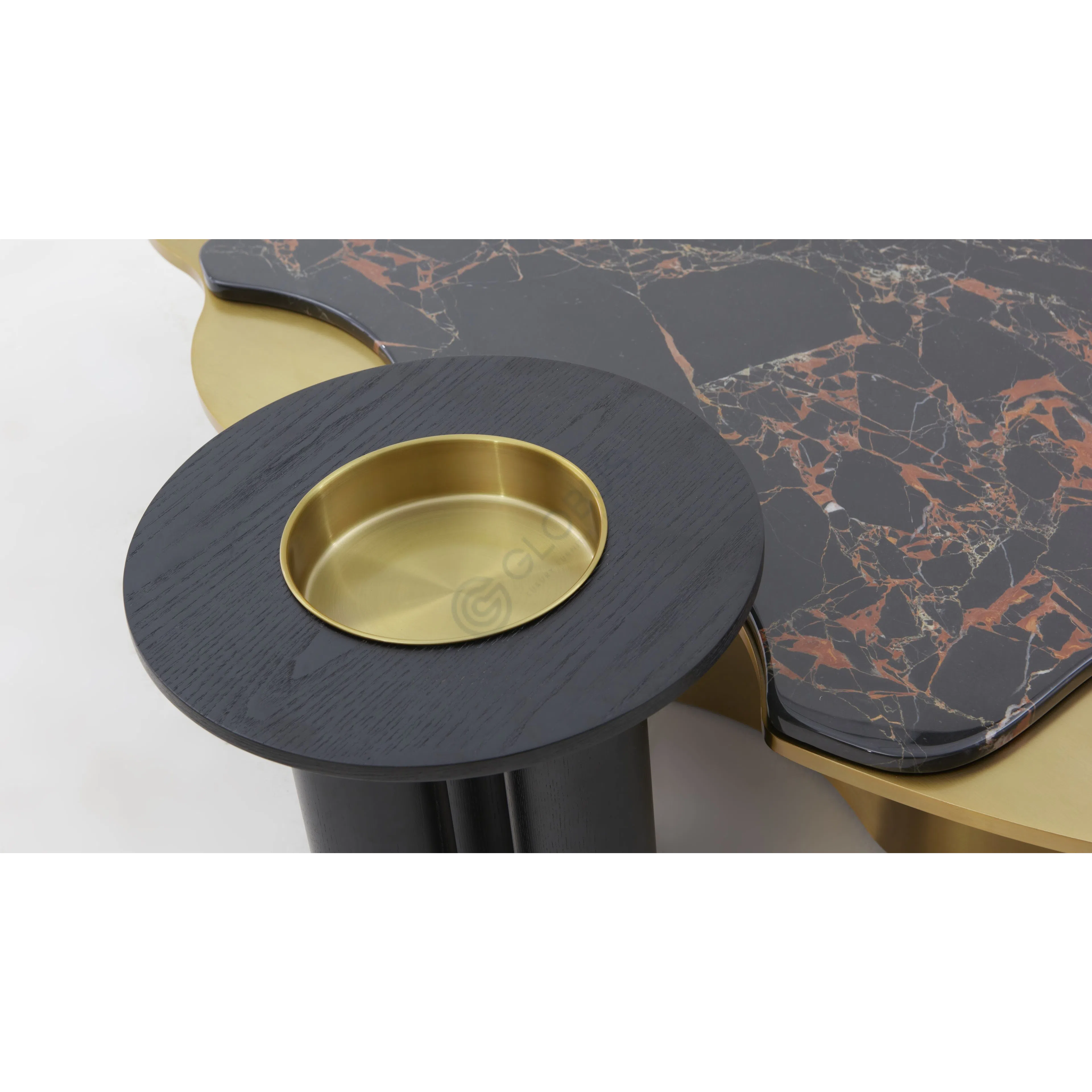 Журнальный столик Reinto