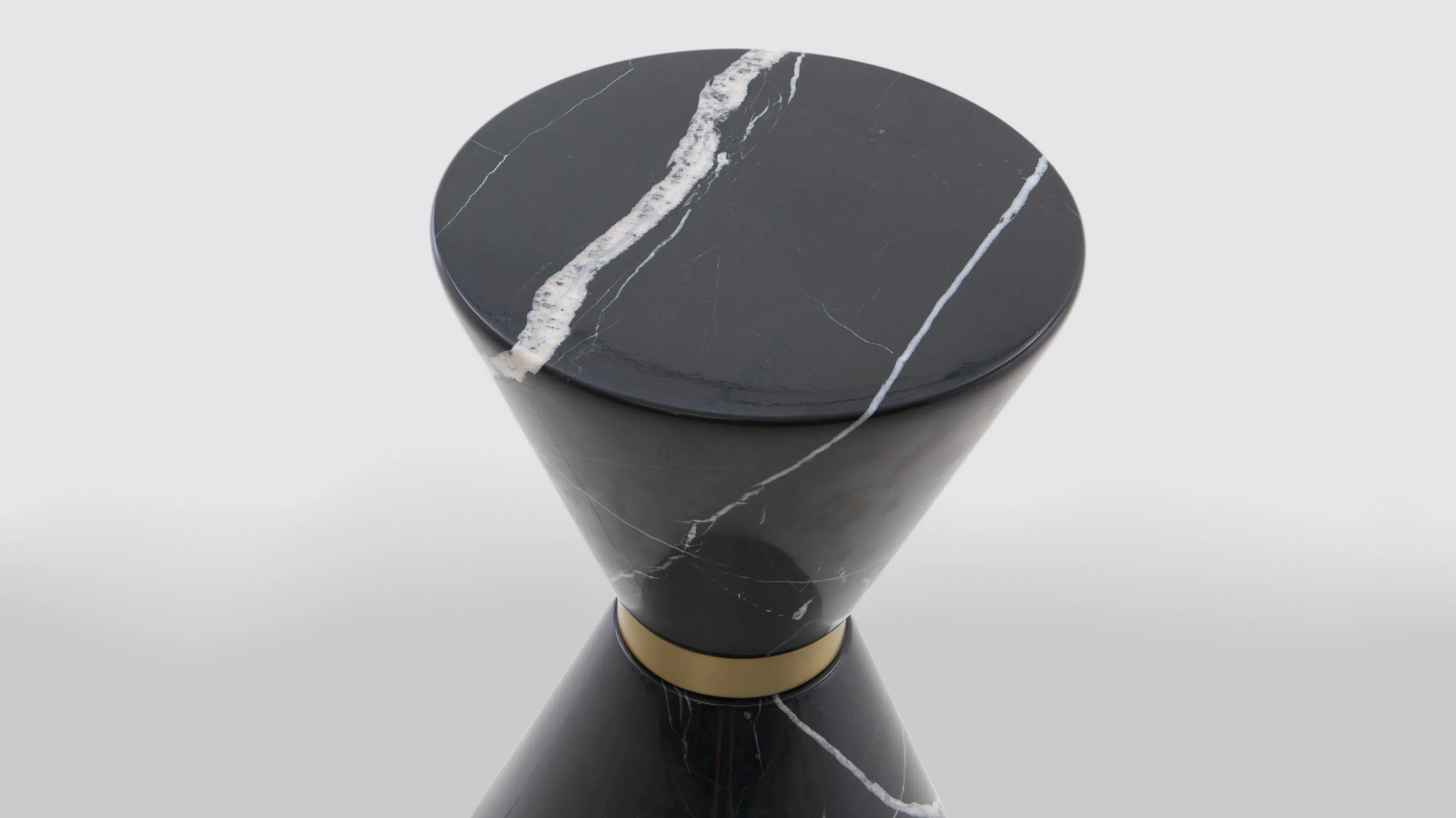 Угловой столик ESSENTIAL HOME Vinicius