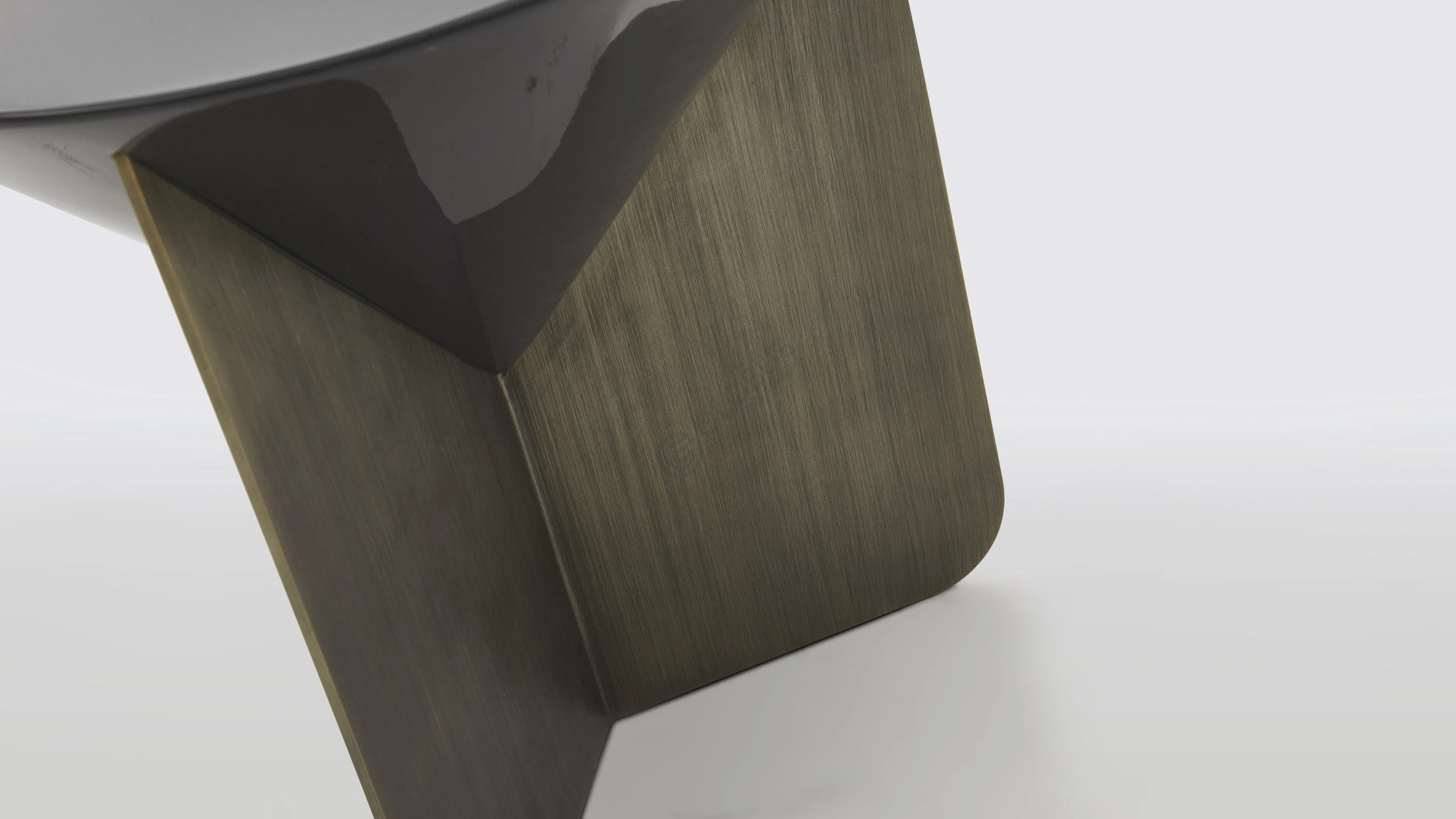 Угловой столик SCAPIN Cone