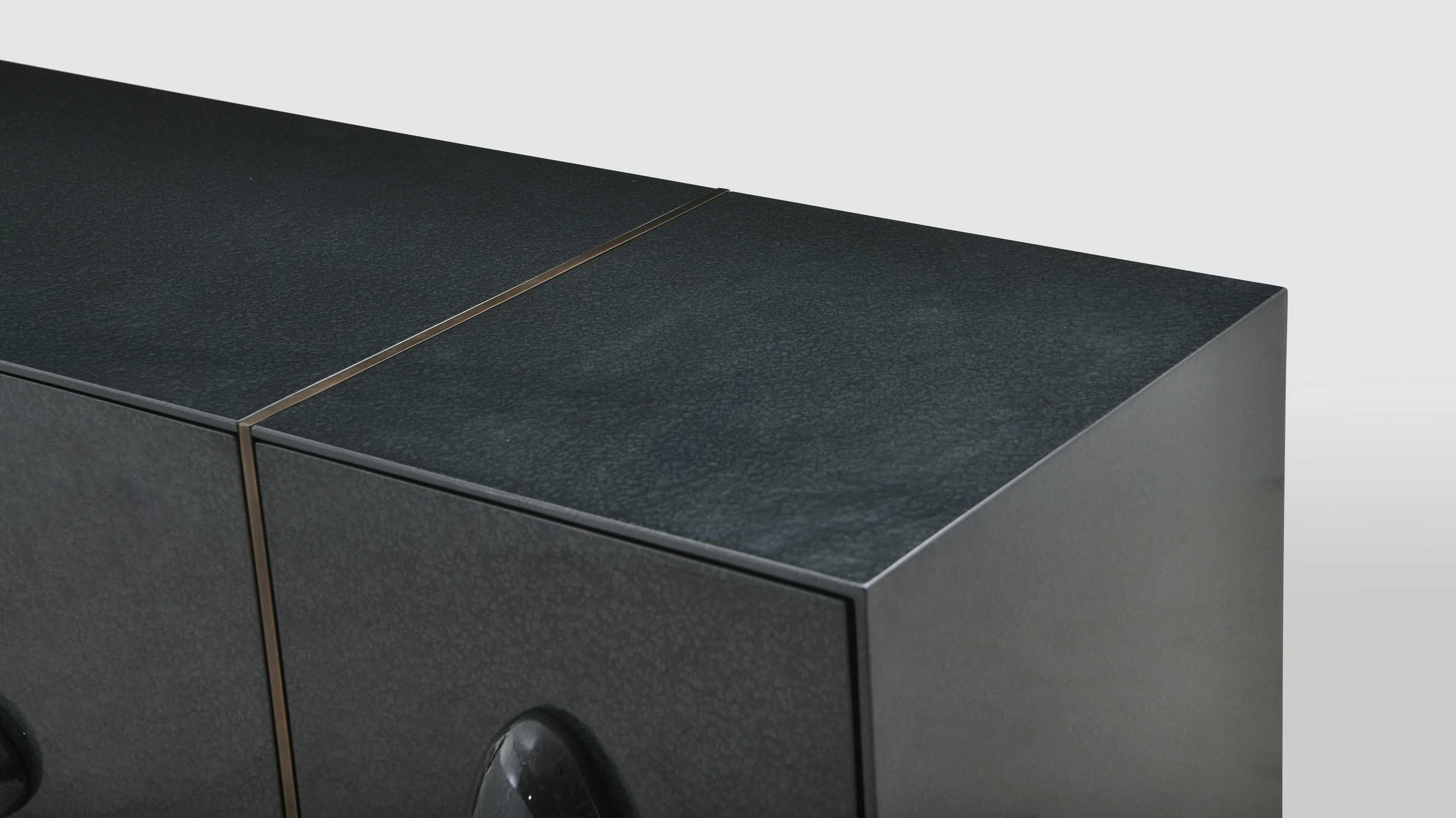 Буфет BRIAN THOREEN Rubber