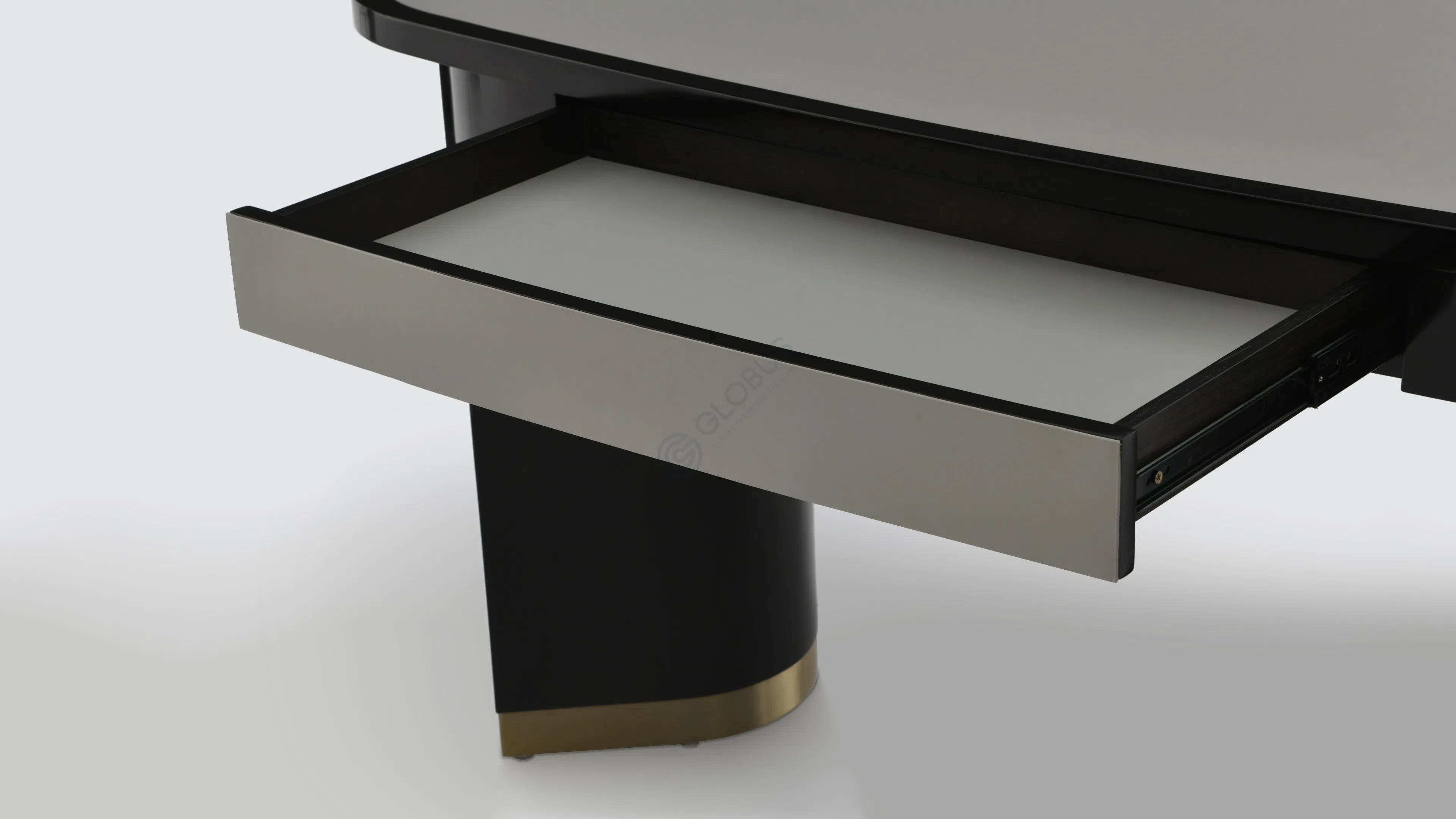 Стол для кабинета Pellinore