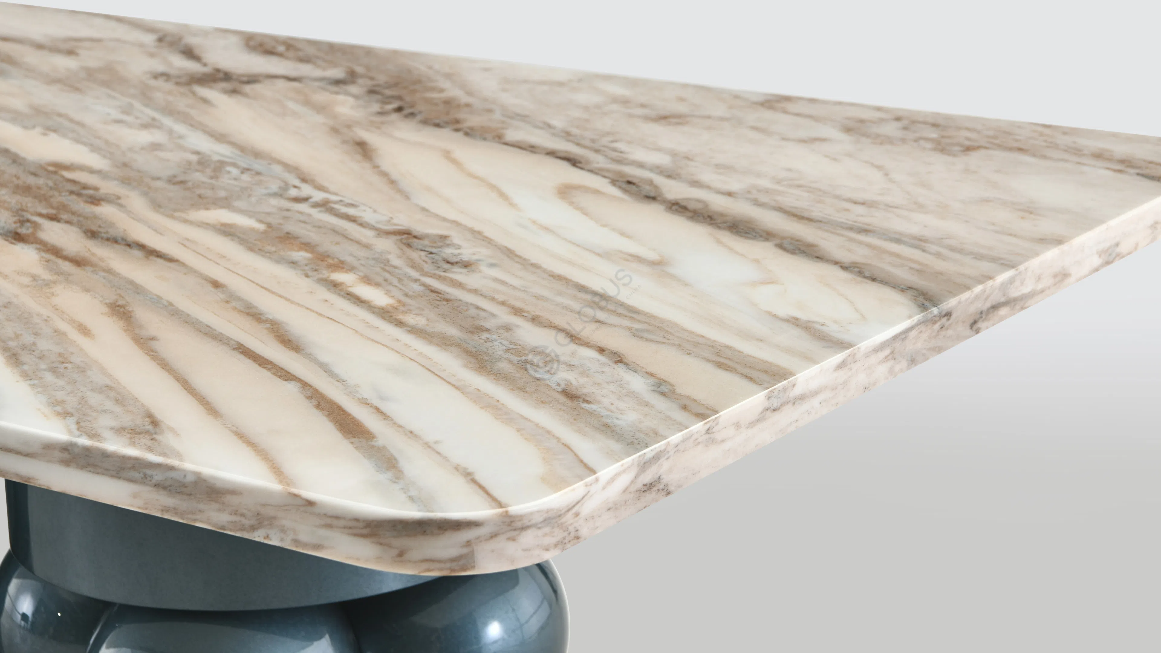 Обеденный стол Solevana