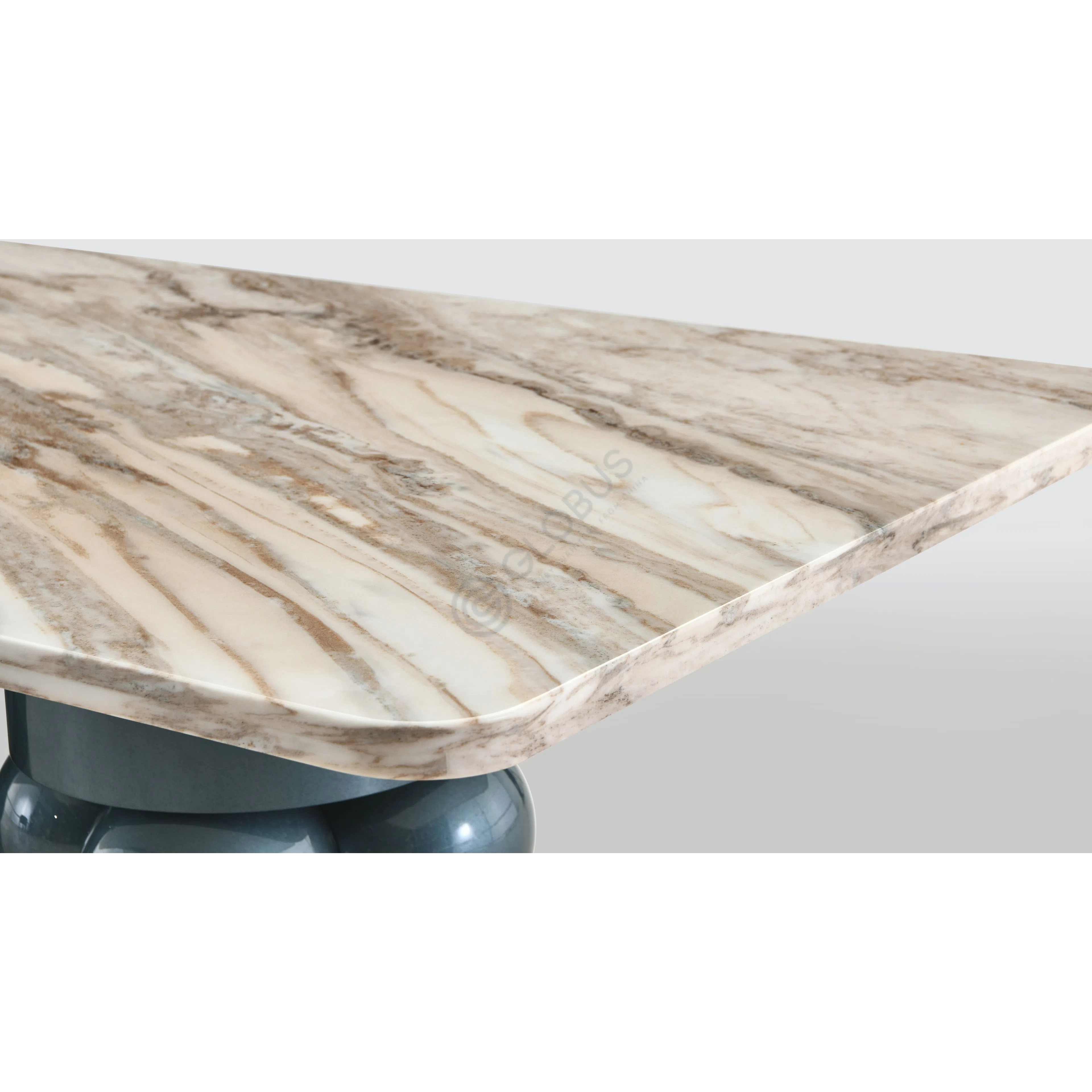 Обеденный стол Solevana