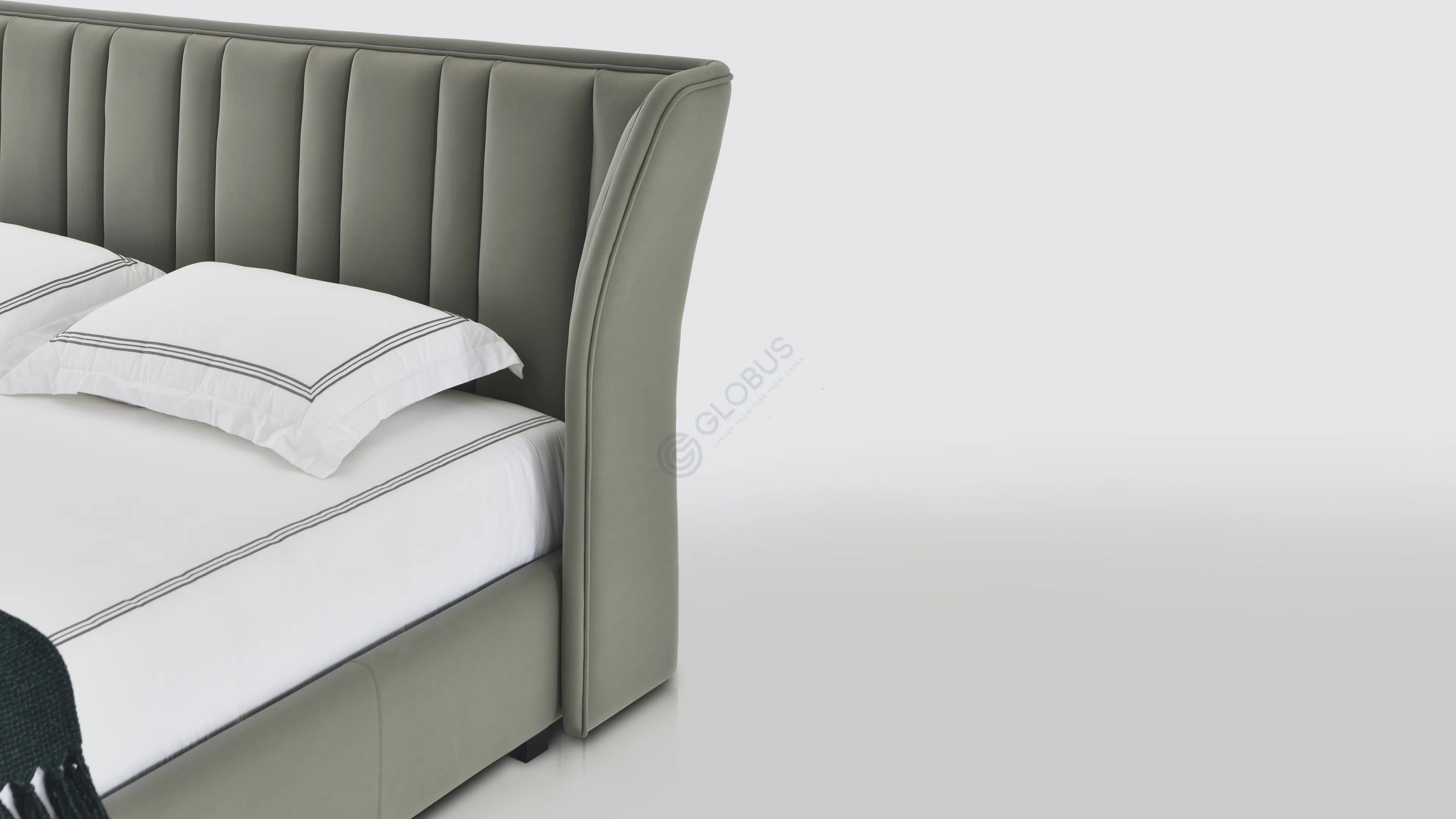 Кровать POLTRONA FRAU Lola Darling