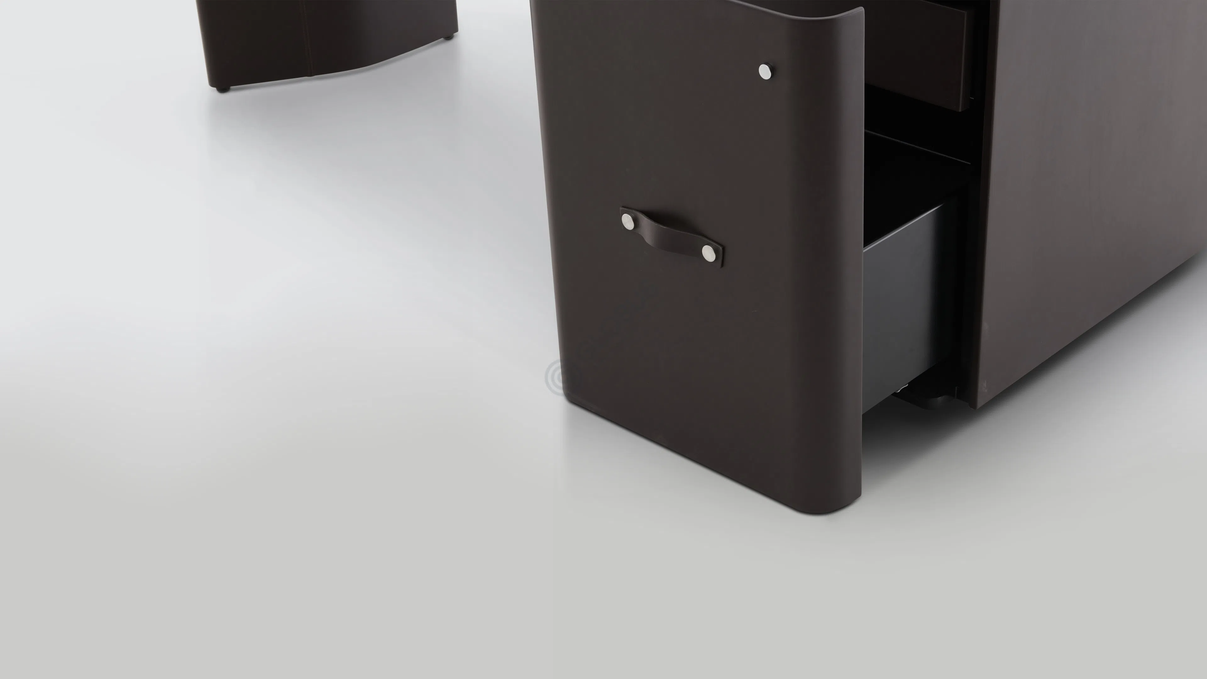 Стол для кабинета POLTRONA FRAU Trust