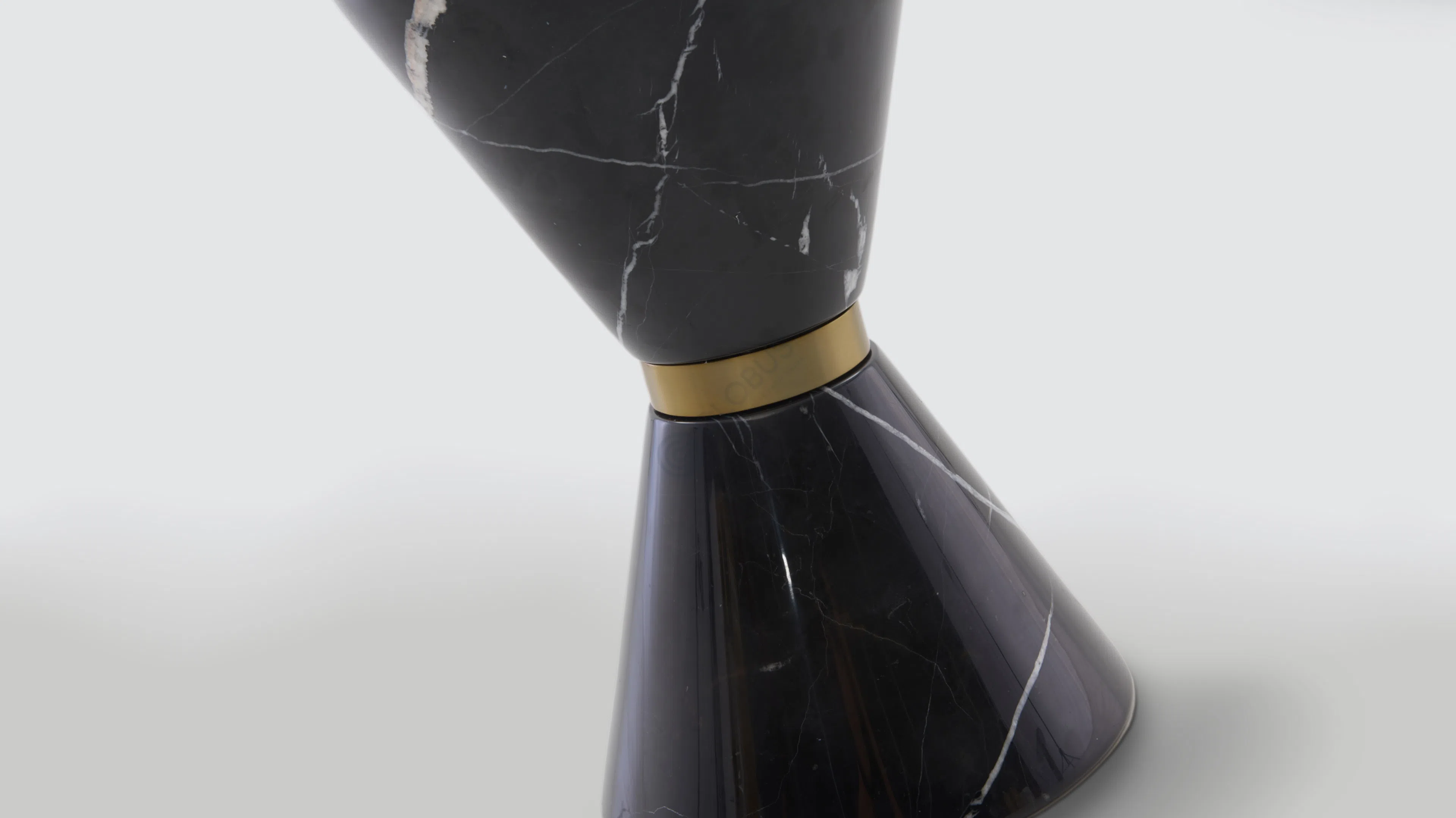 Угловой столик ESSENTIAL HOME Vinicius