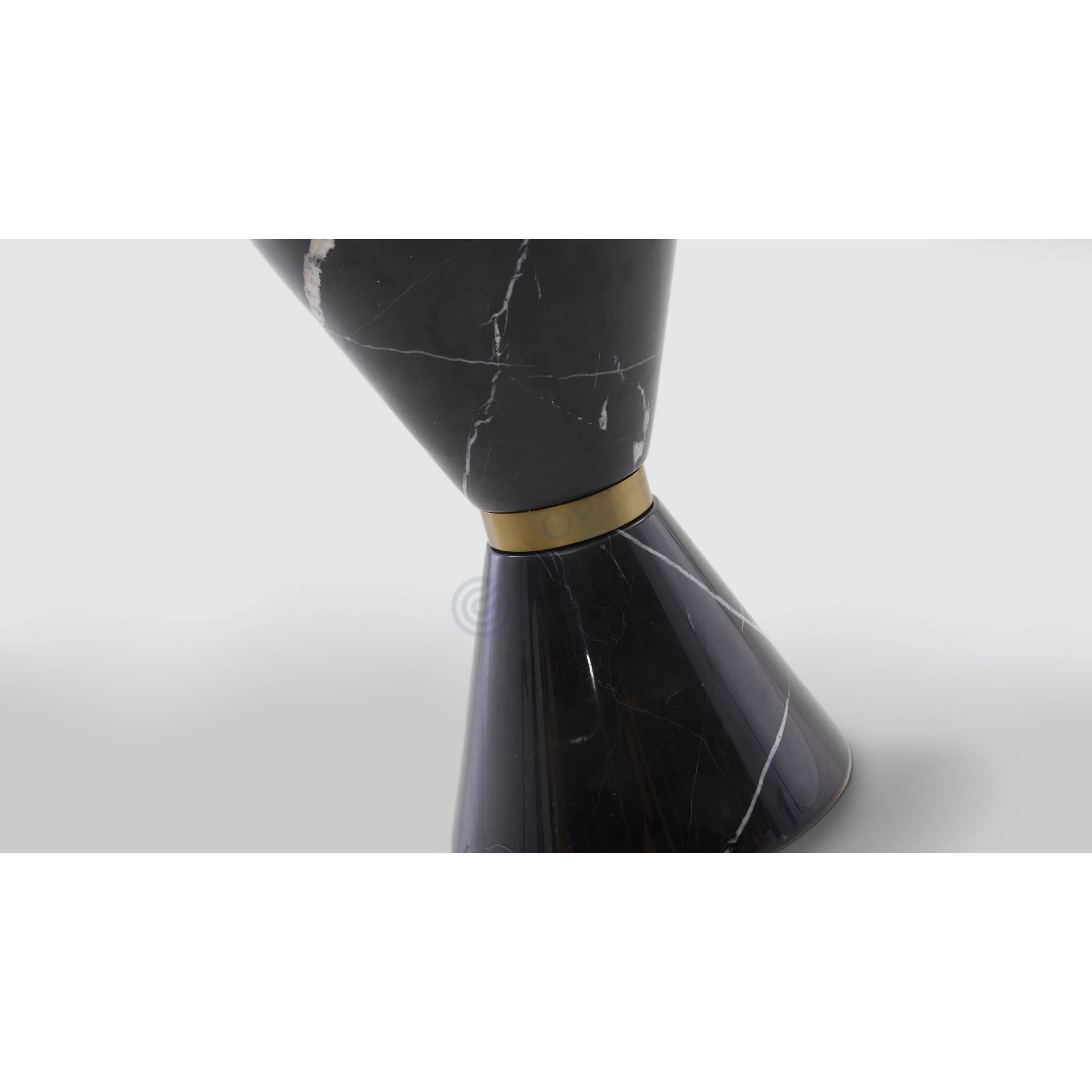 Угловой столик ESSENTIAL HOME Vinicius