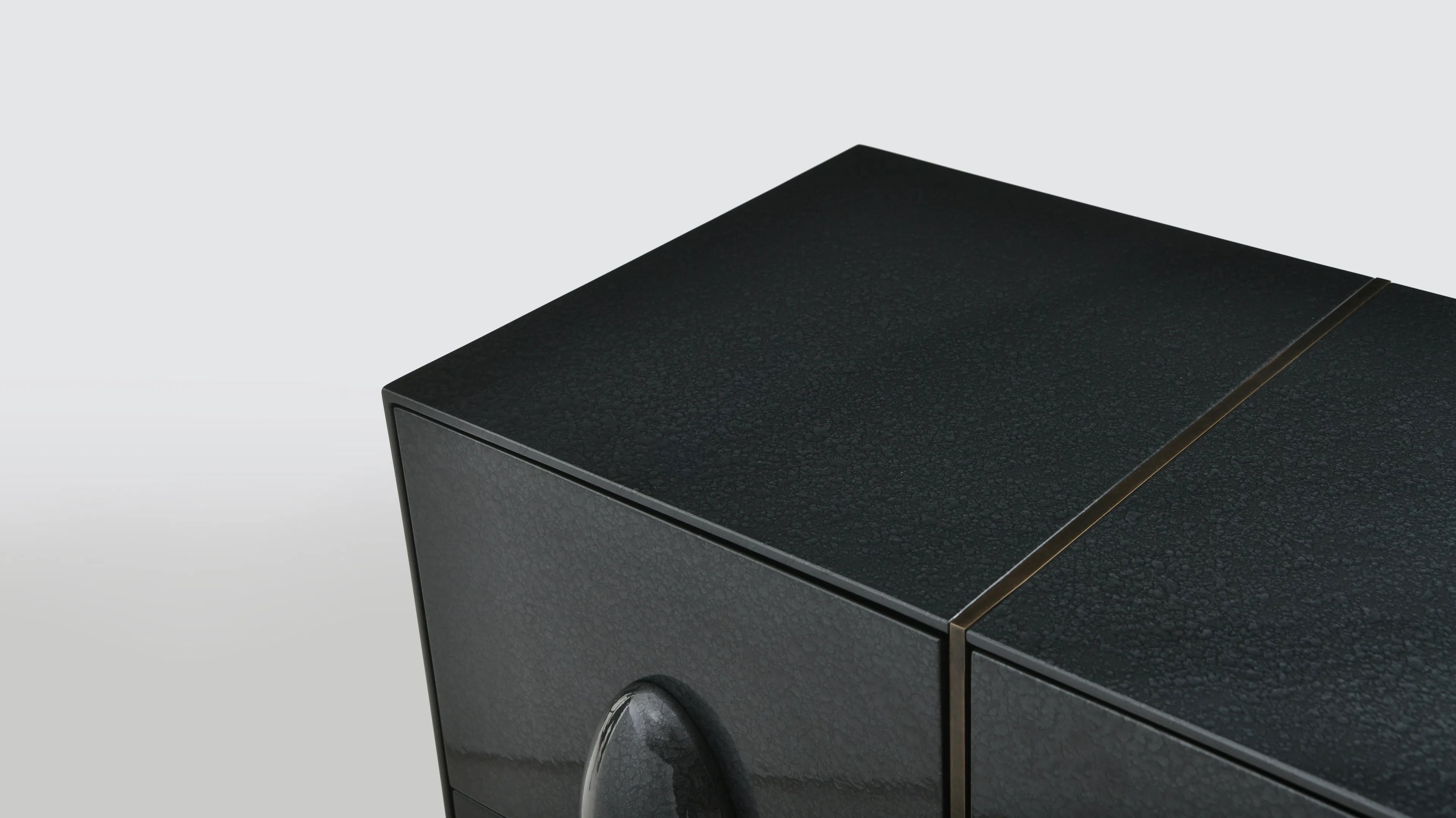 Буфет BRIAN THOREEN Rubber