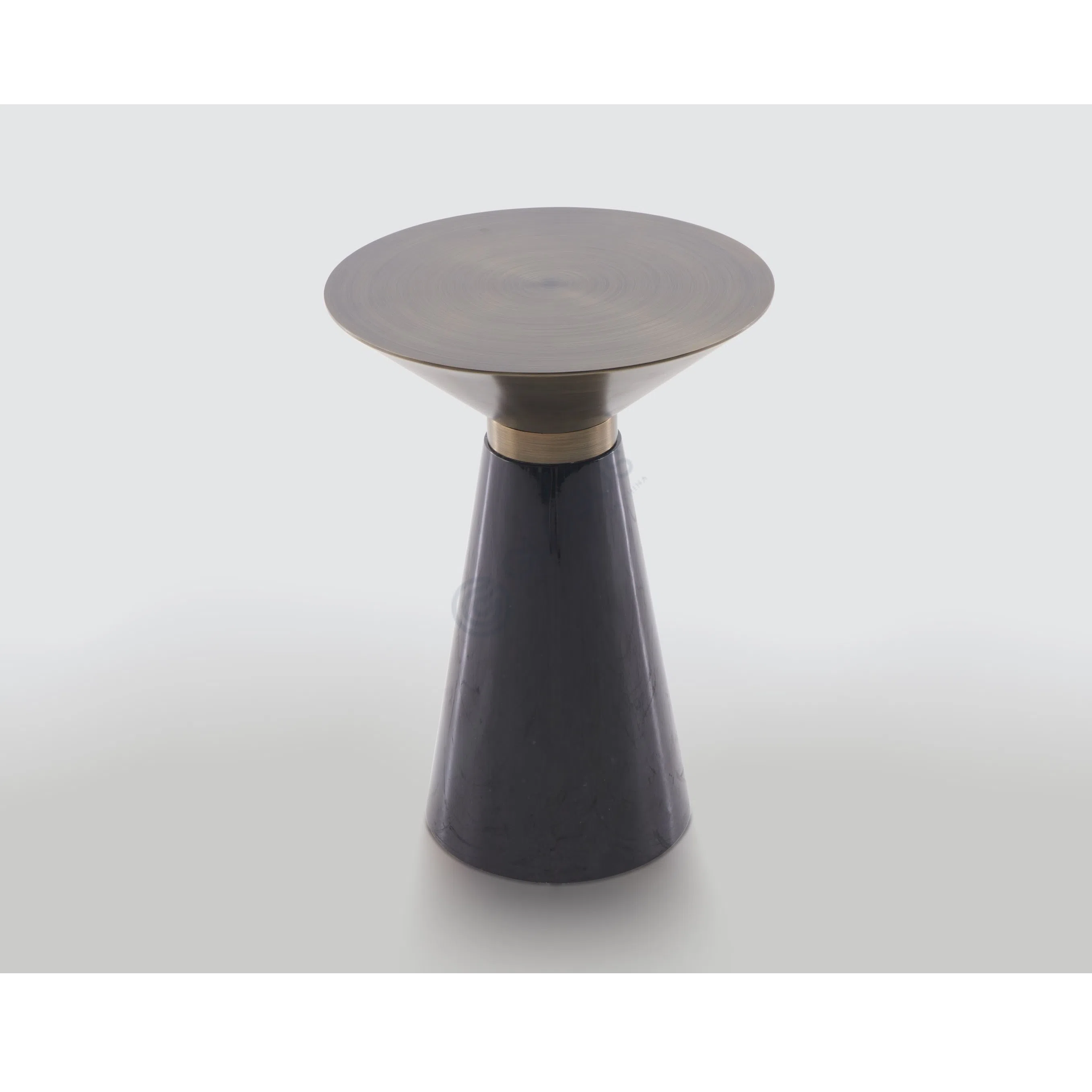 Угловой столик Xyleria