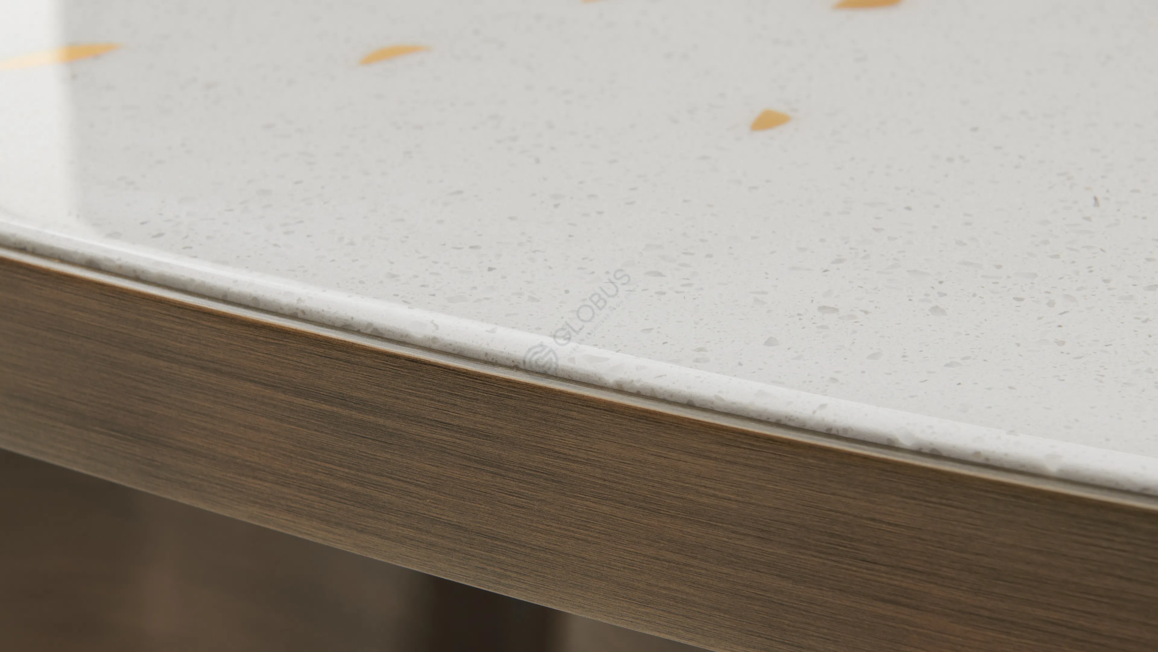 Обеденный стол Ovate