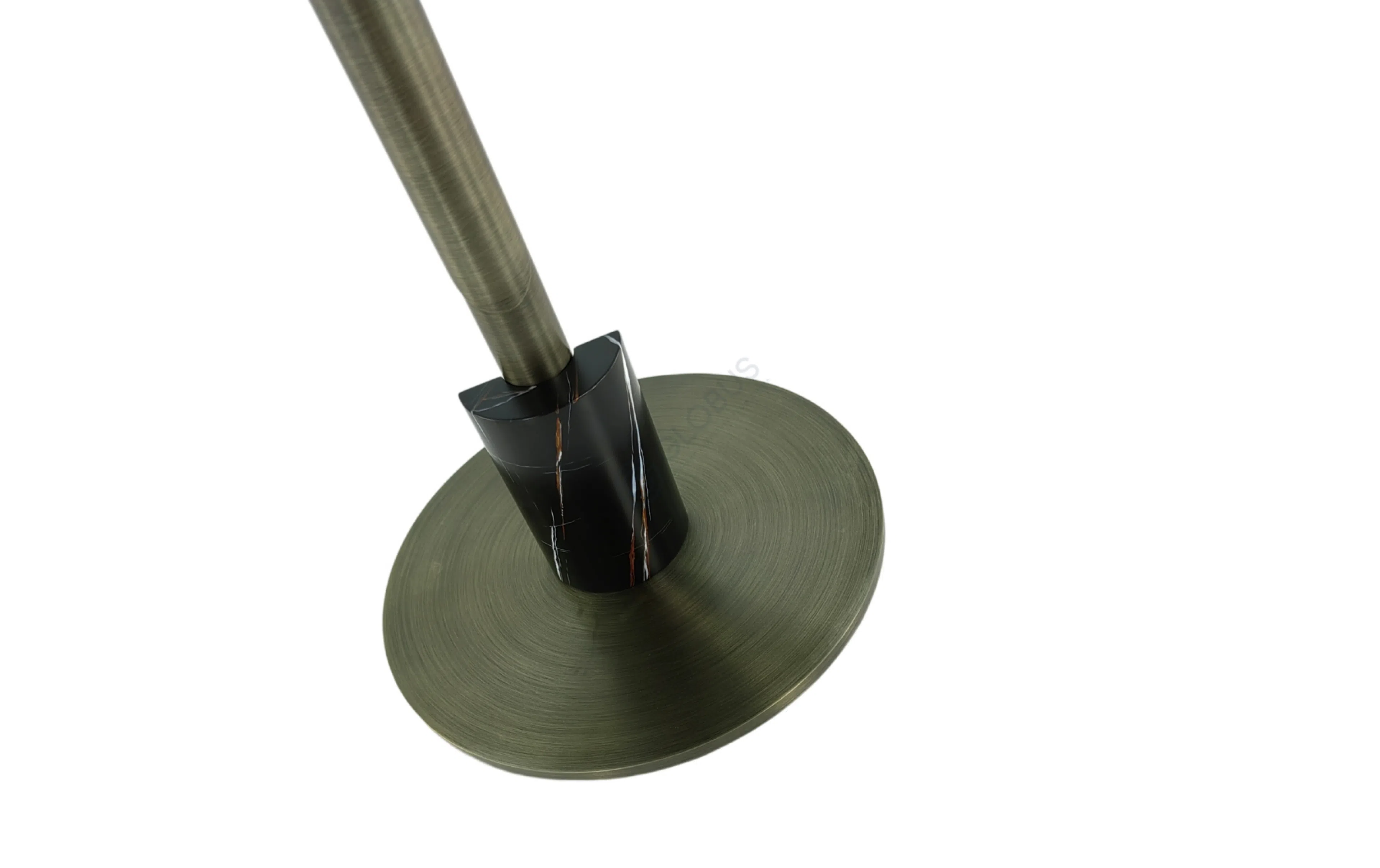 Угловой столик Quilidianus