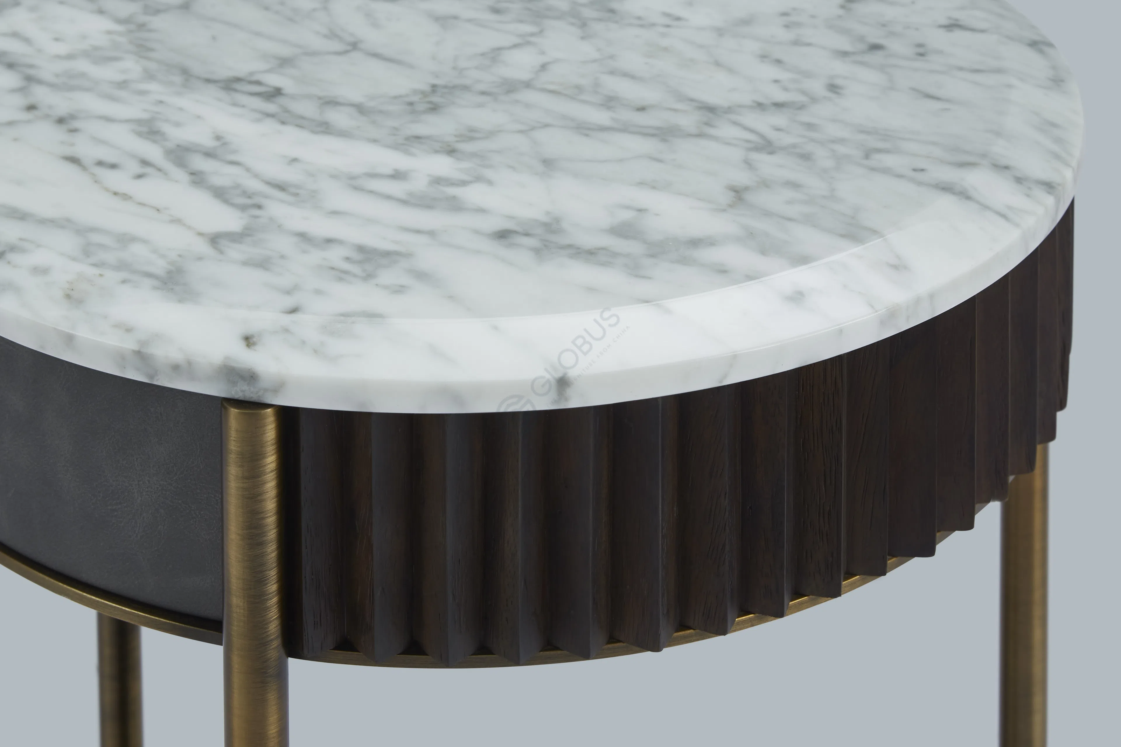 Угловой столик Cordovan