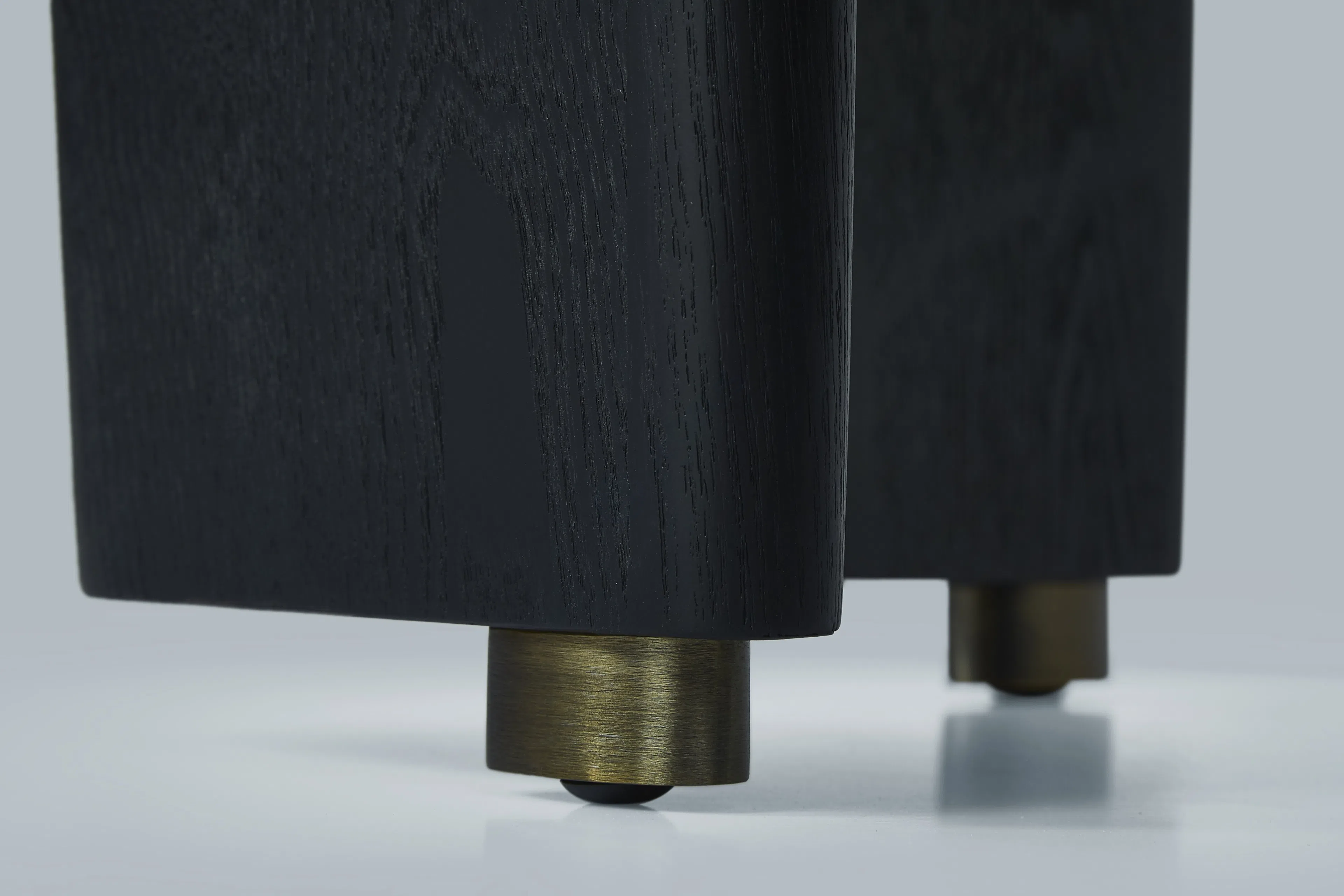 Угловой столик Quartivo