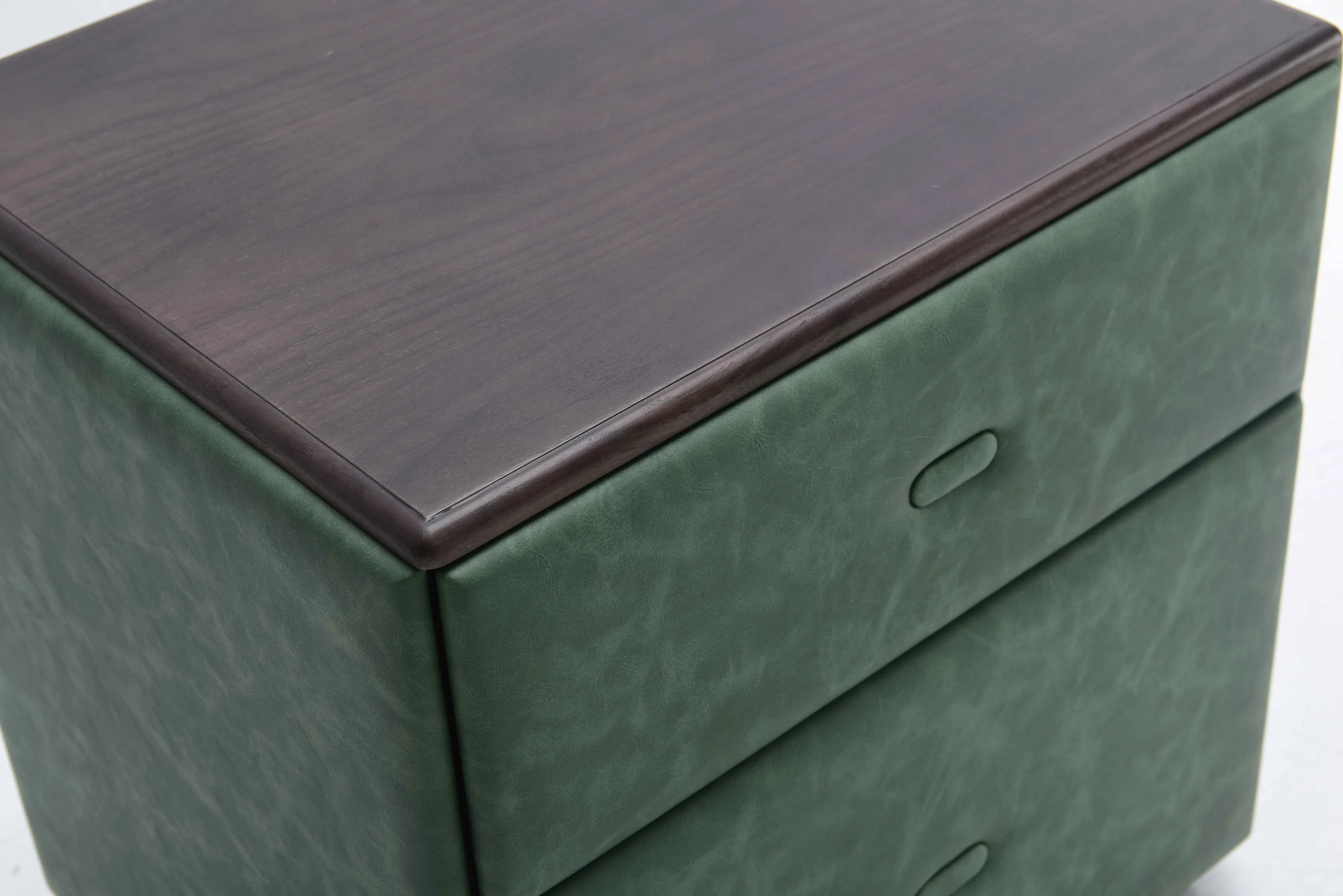 Прикроватная тумба POLTRONA FRAU Moondance